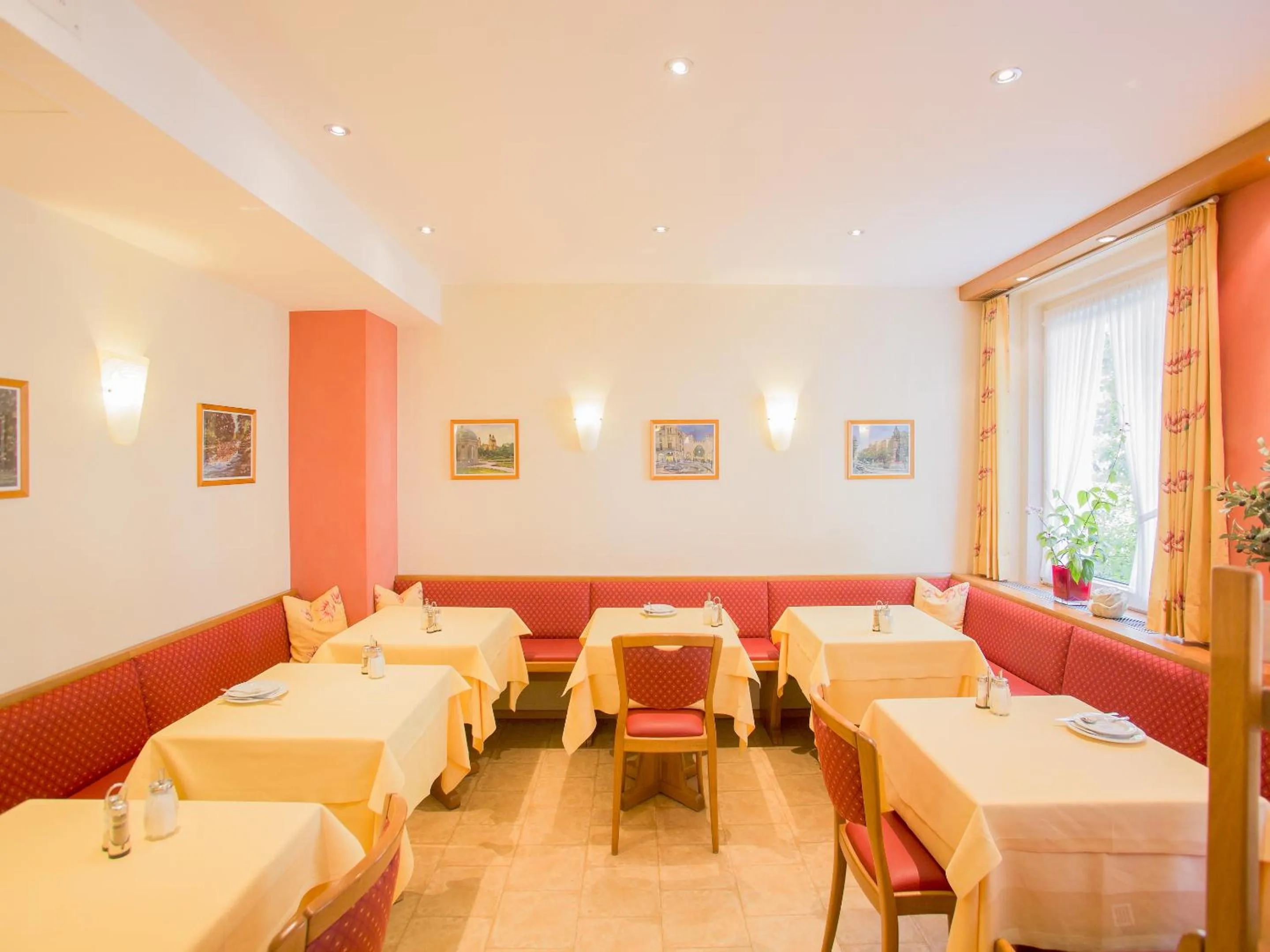 Breakfast in Hotel Kriemhild am Hirschgarten