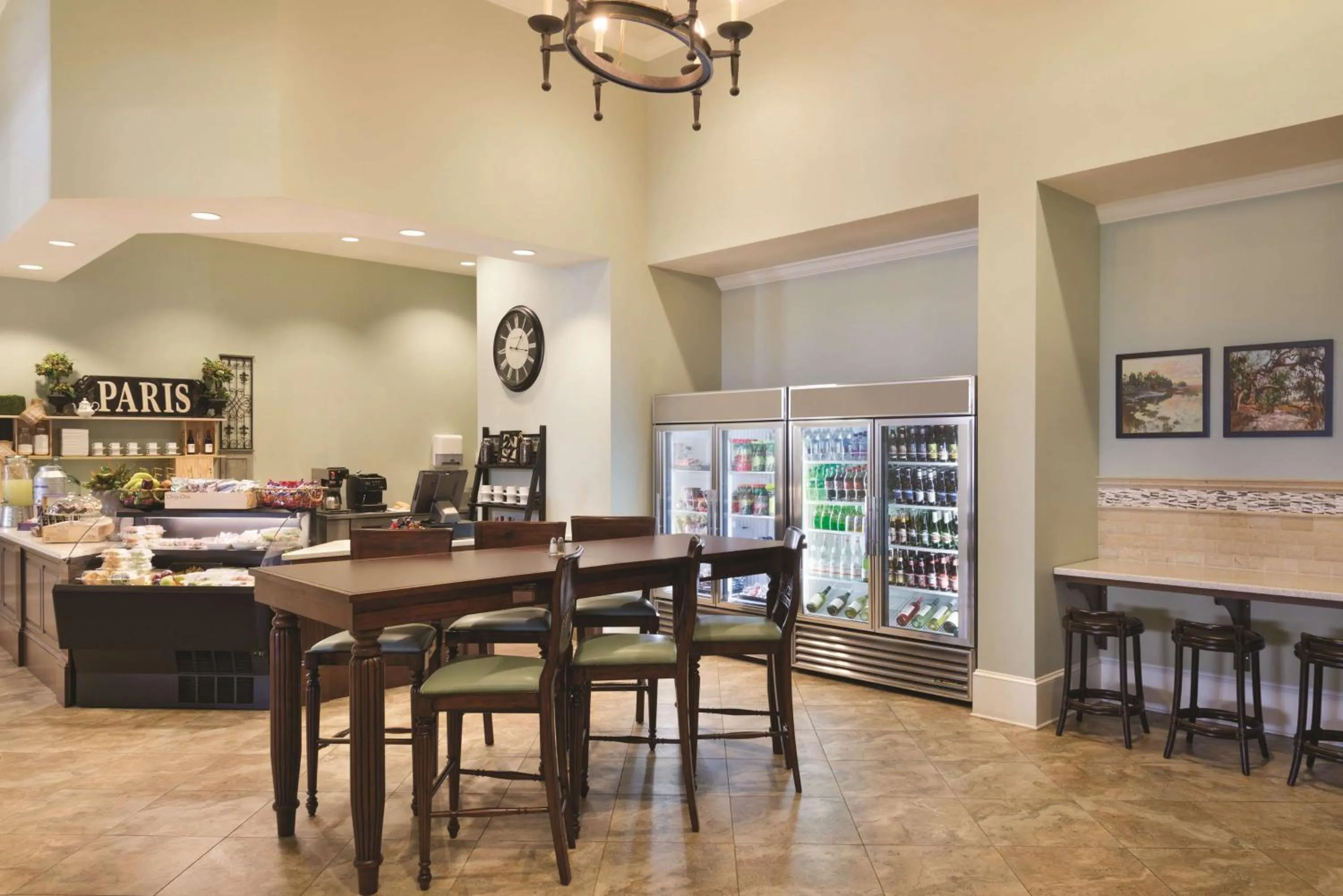 Restaurant/places to eat in Embassy Suites Savannah Historic District