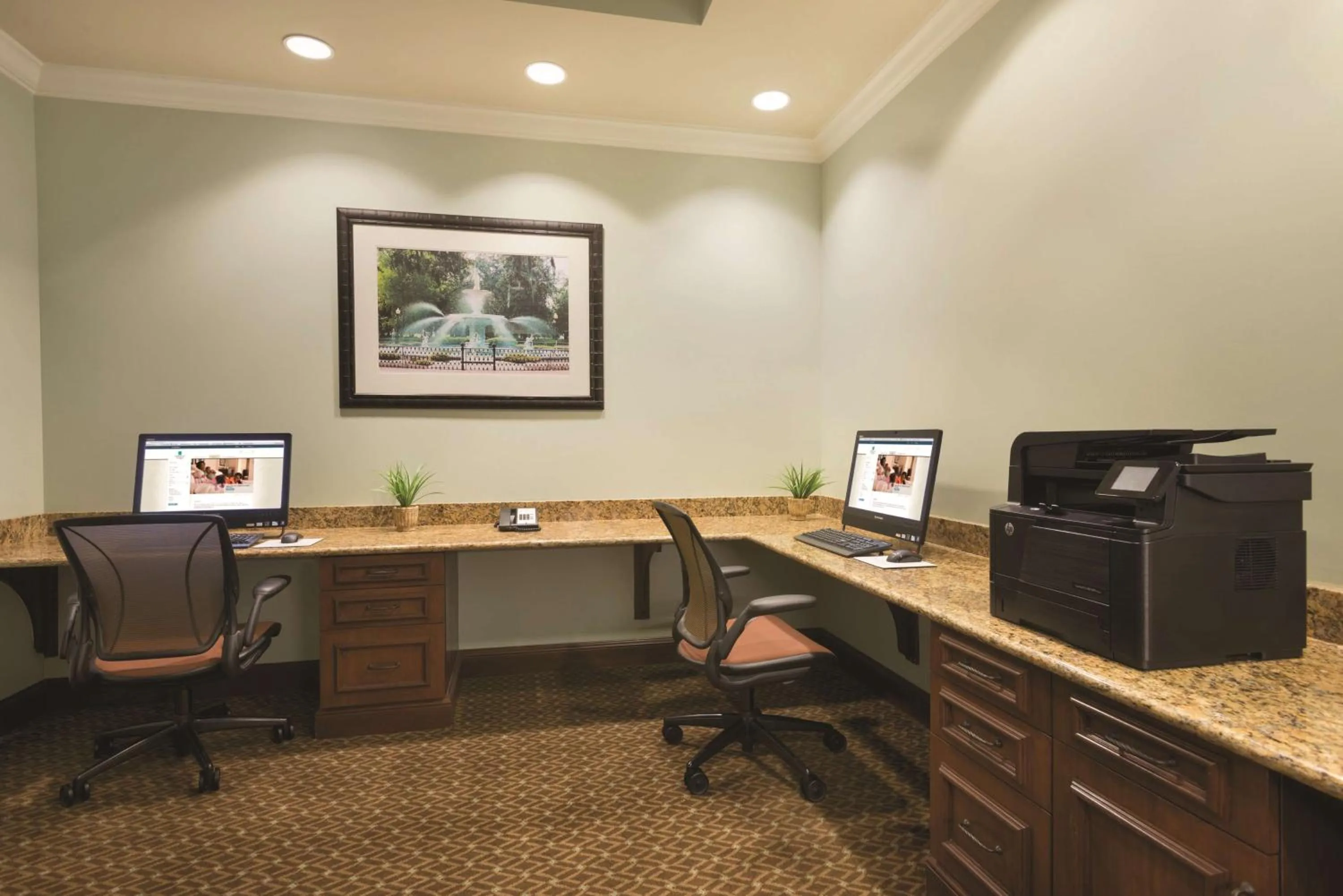 Business facilities in Embassy Suites Savannah Historic District