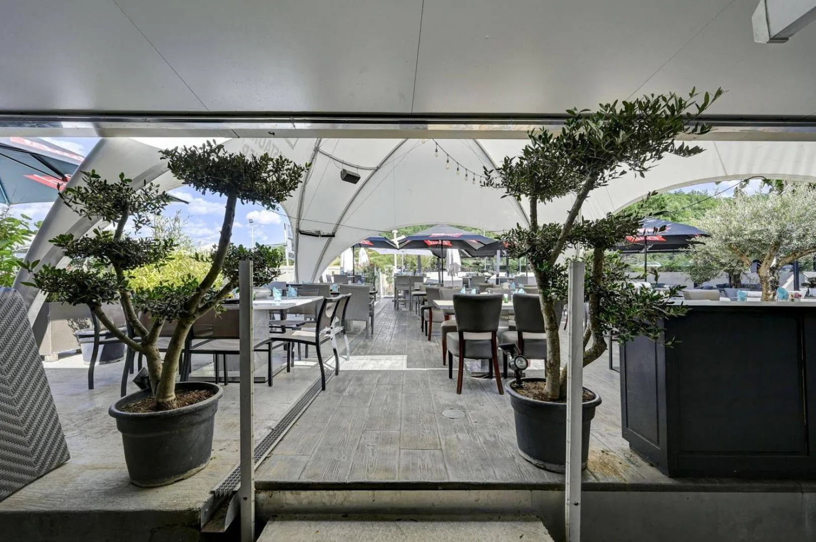 Restaurant/places to eat in Le Mas d'Estello