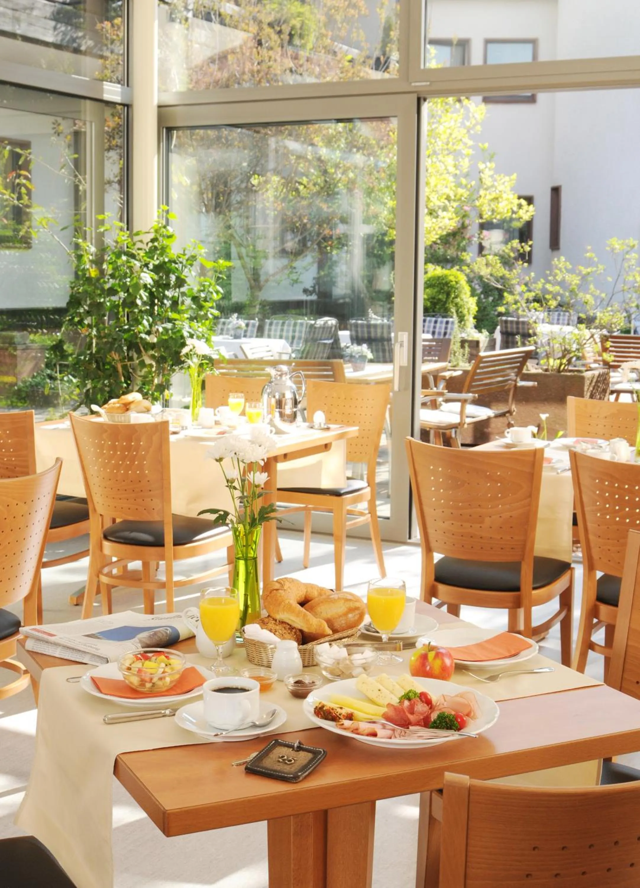 Patio in Hotel & Weinhaus Anker