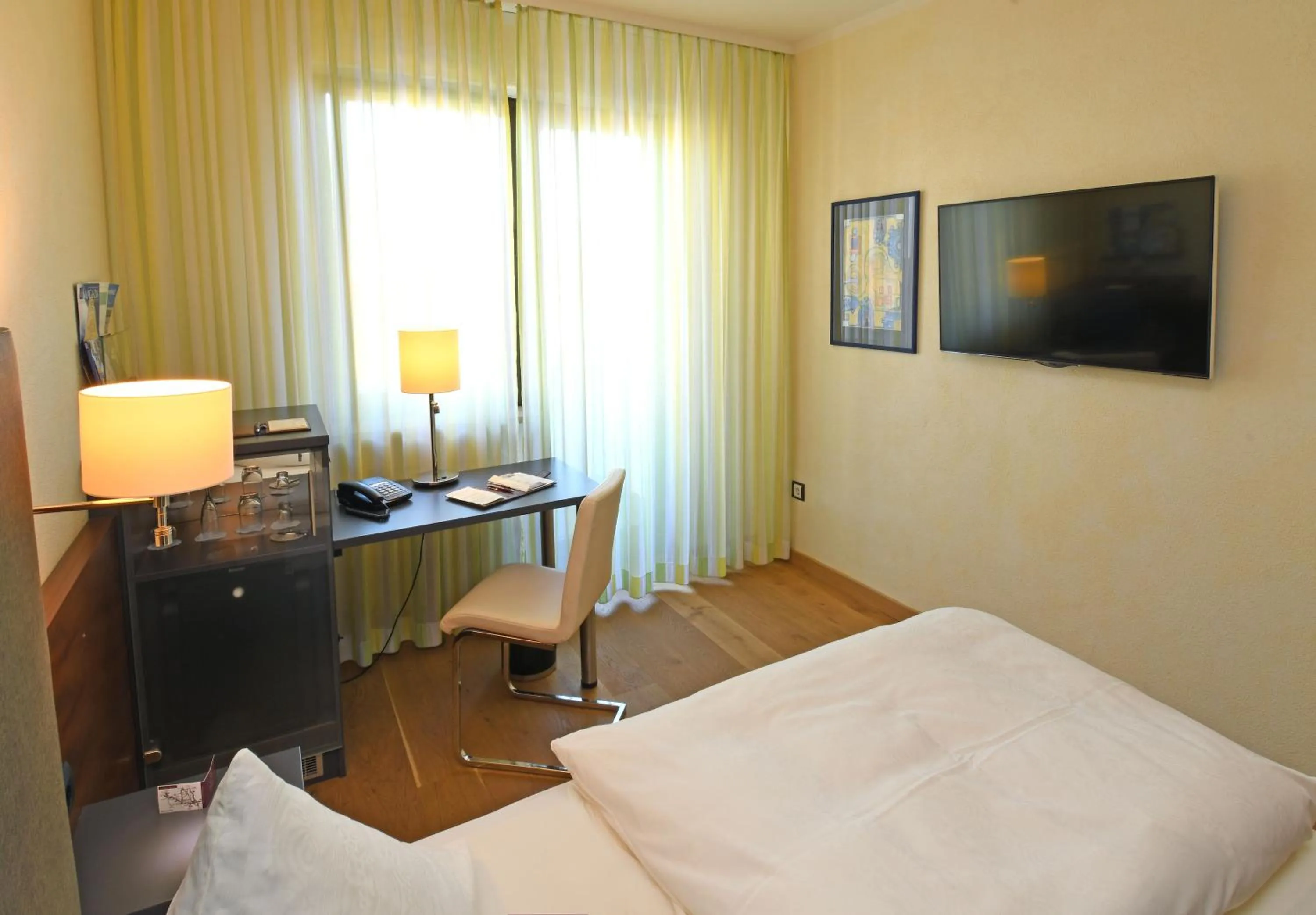 Photo of the whole room, Bed in Hotel & Weinhaus Anker