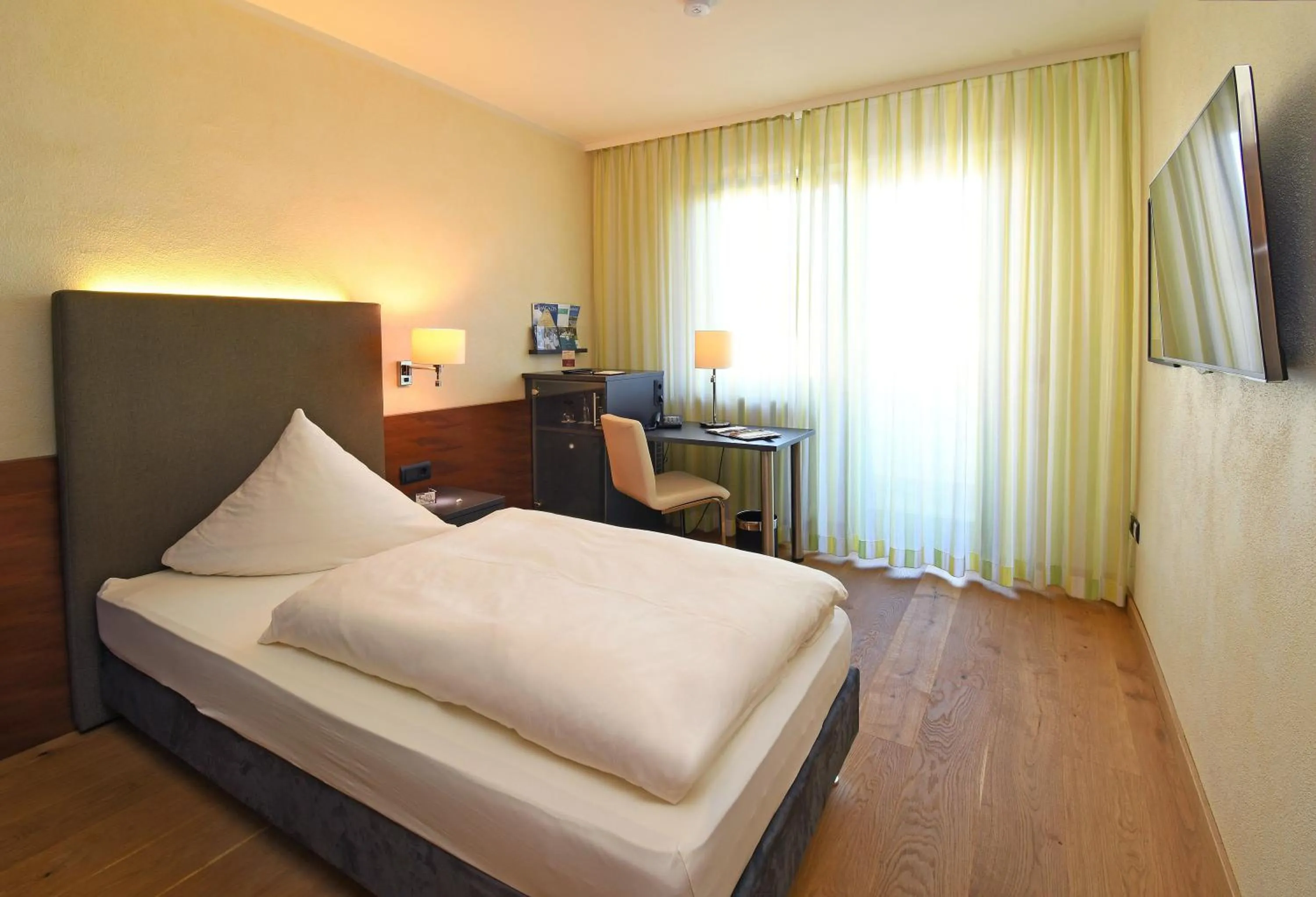 Photo of the whole room, Bed in Hotel & Weinhaus Anker