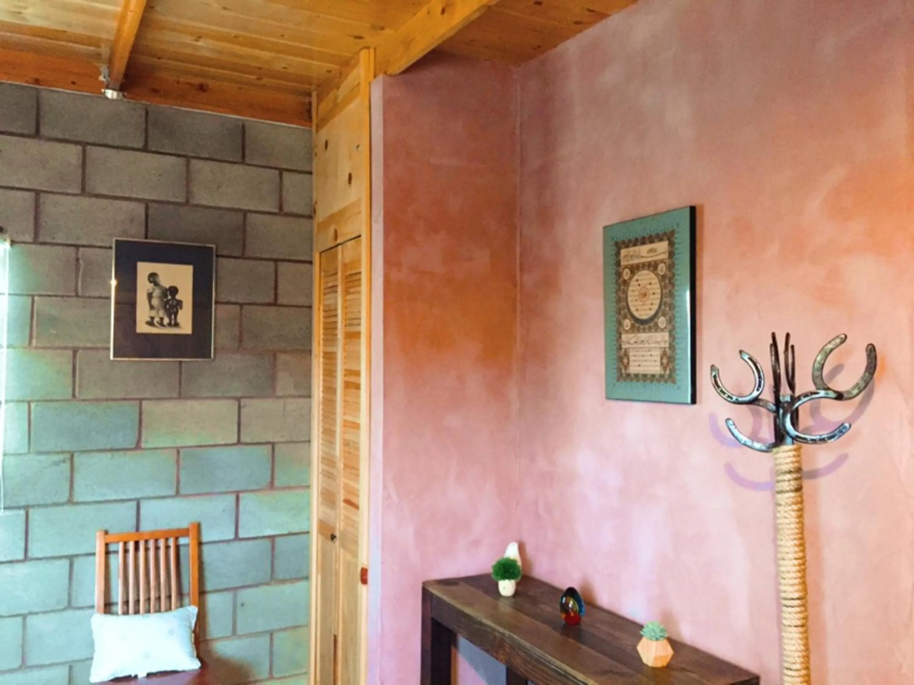 Decorative detail in Cabaña San Tony