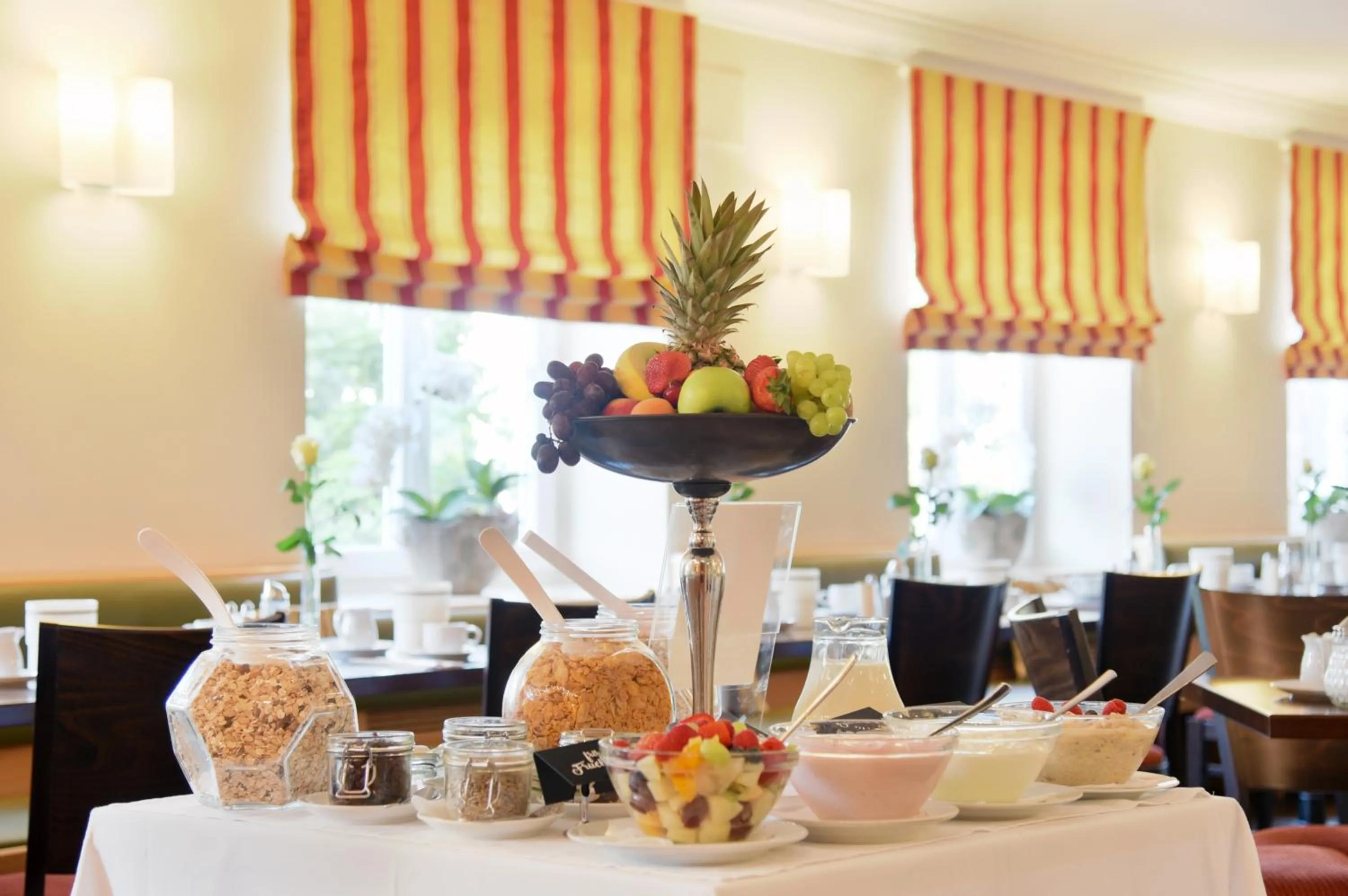 Buffet breakfast in Hotel Säntis