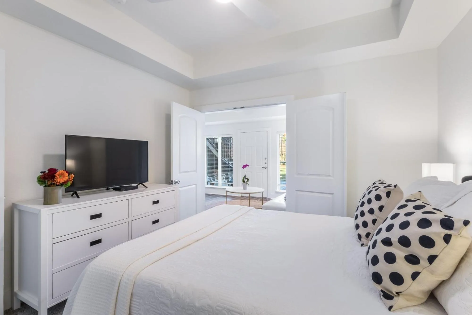 Communal lounge/ TV room, Bed in One Club Gulf Shores