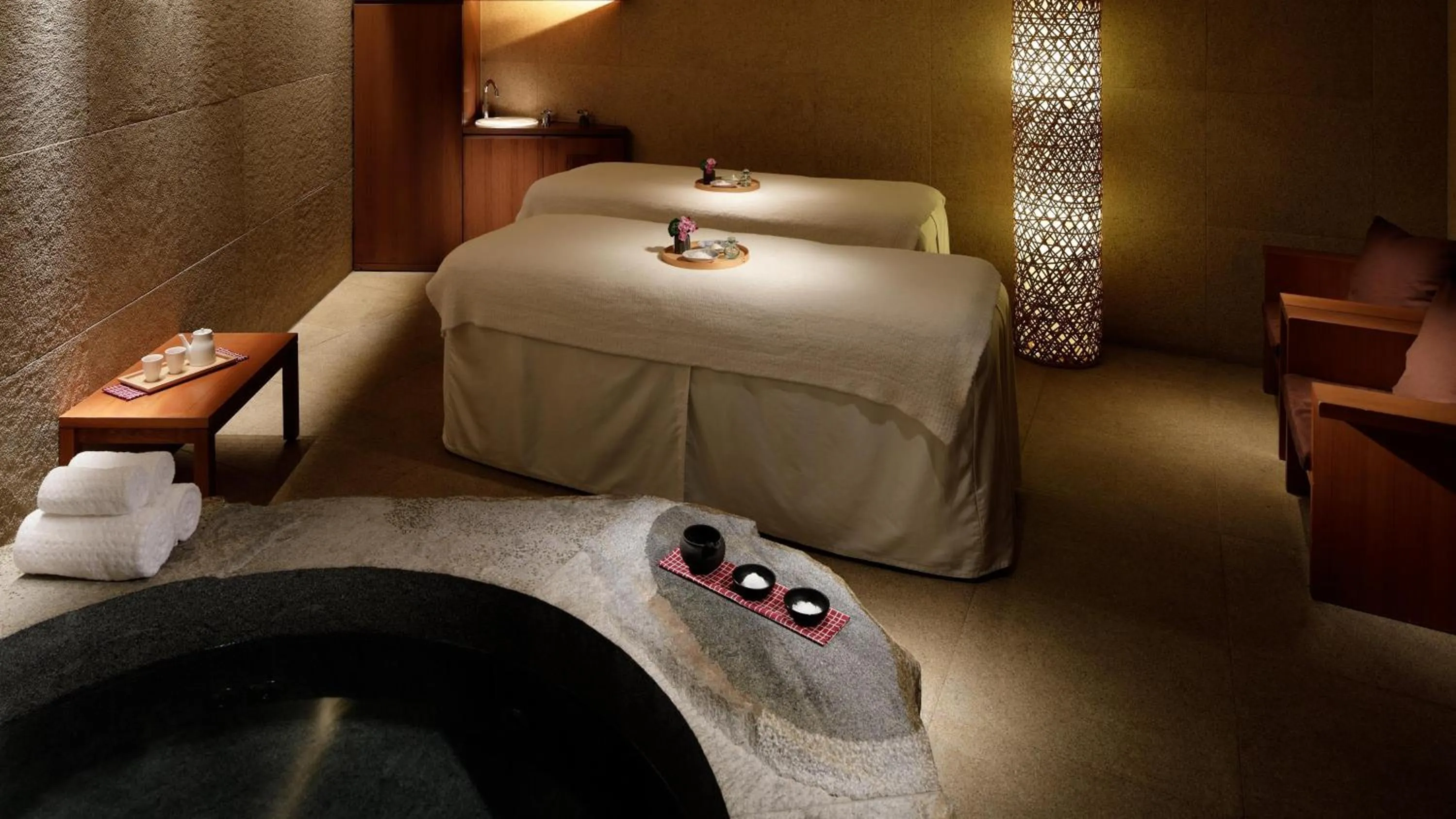 Spa and wellness centre/facilities, Bed in Grand Hyatt Tokyo