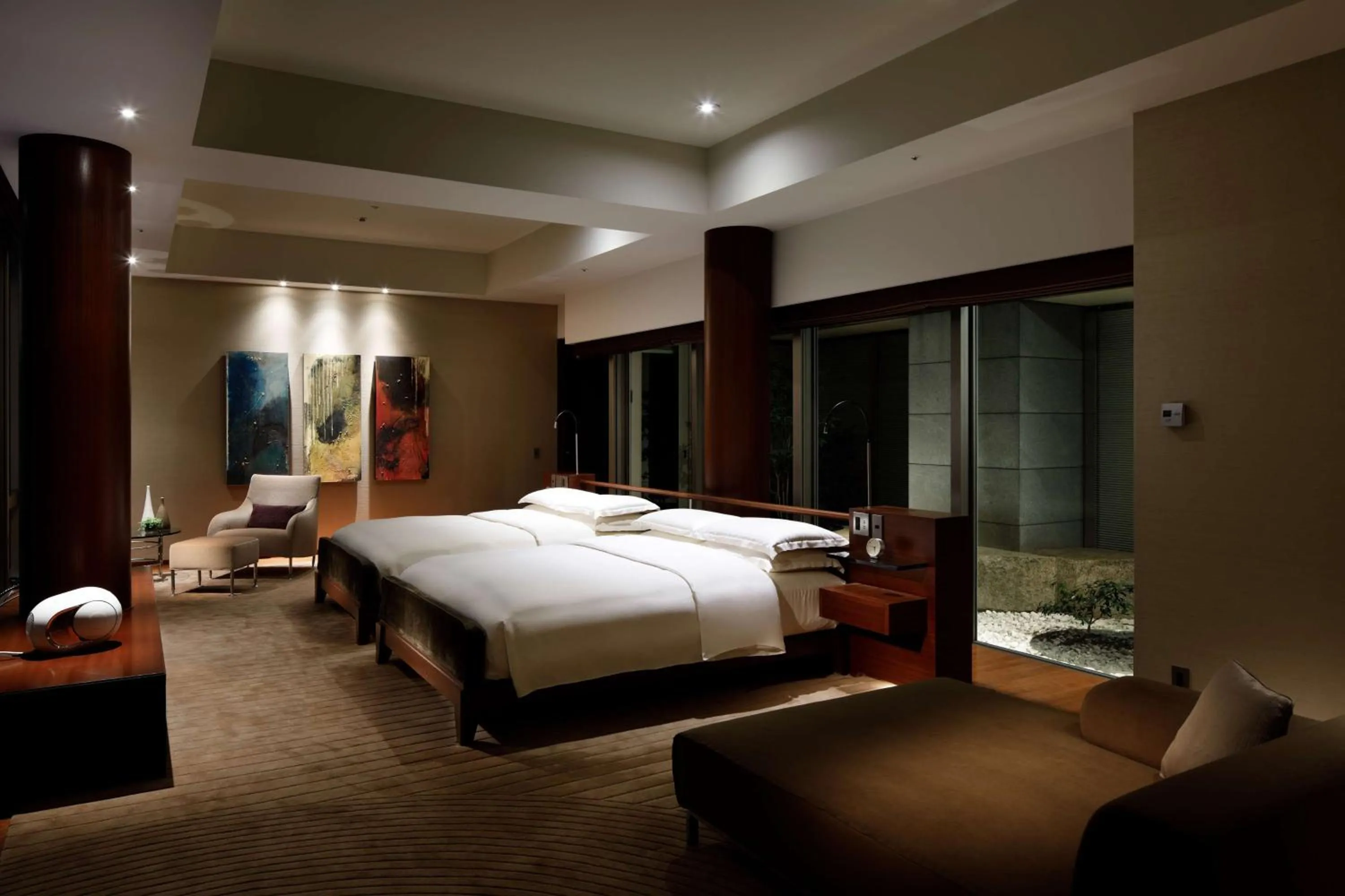 Photo of the whole room, Bed in Grand Hyatt Tokyo
