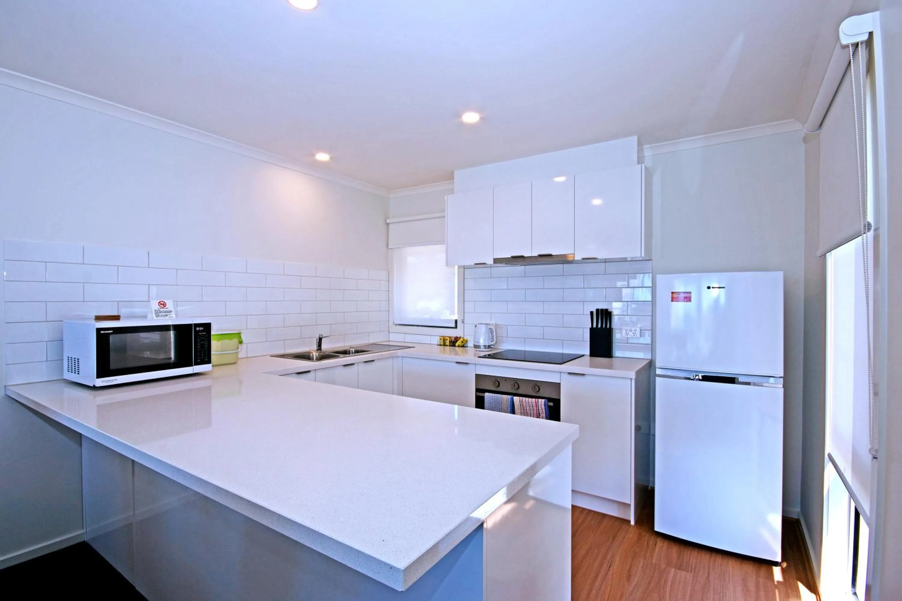 Kitchen or kitchenette in Anchorage Motel & Villas Lorne