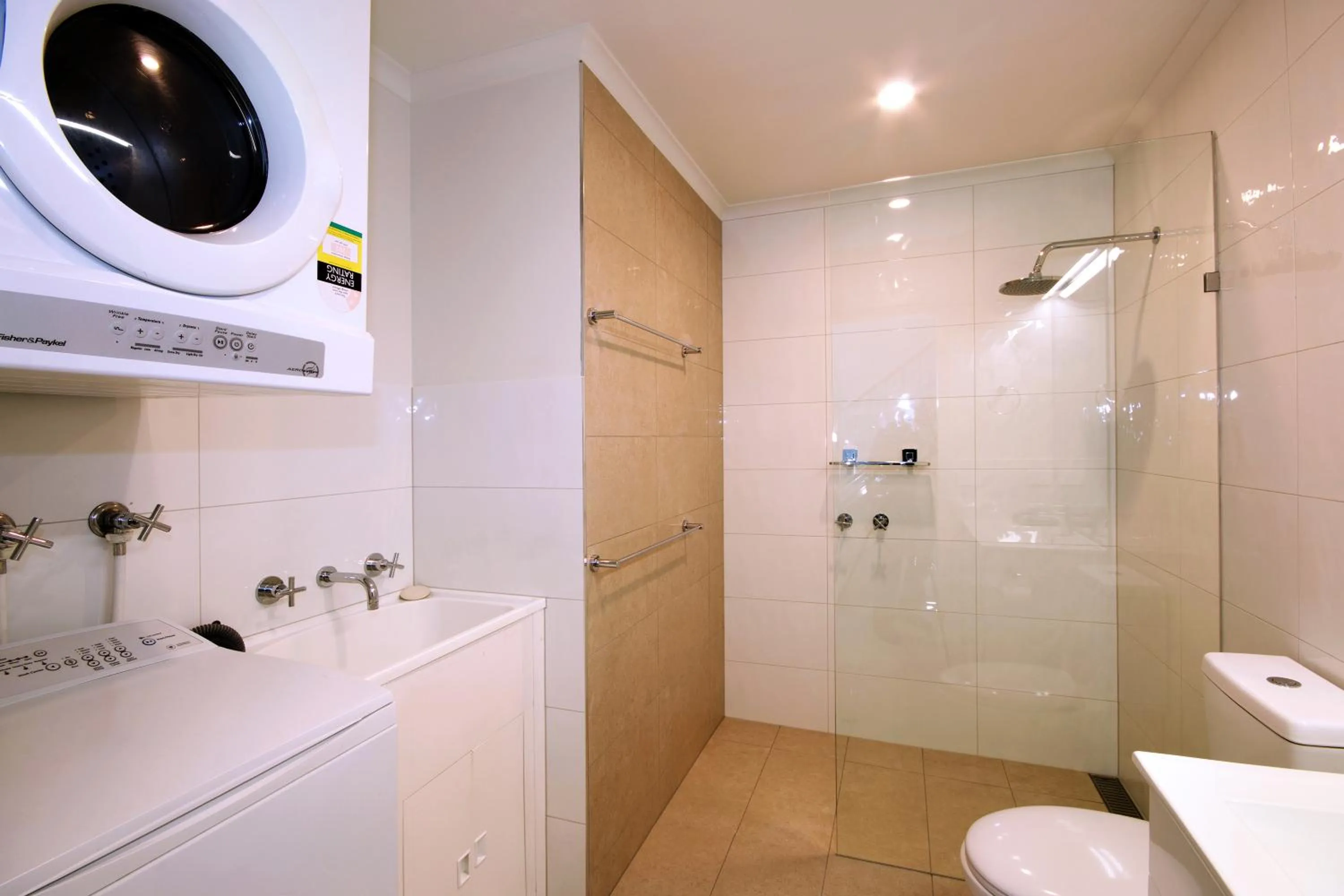 Bathroom in Anchorage Motel & Villas Lorne