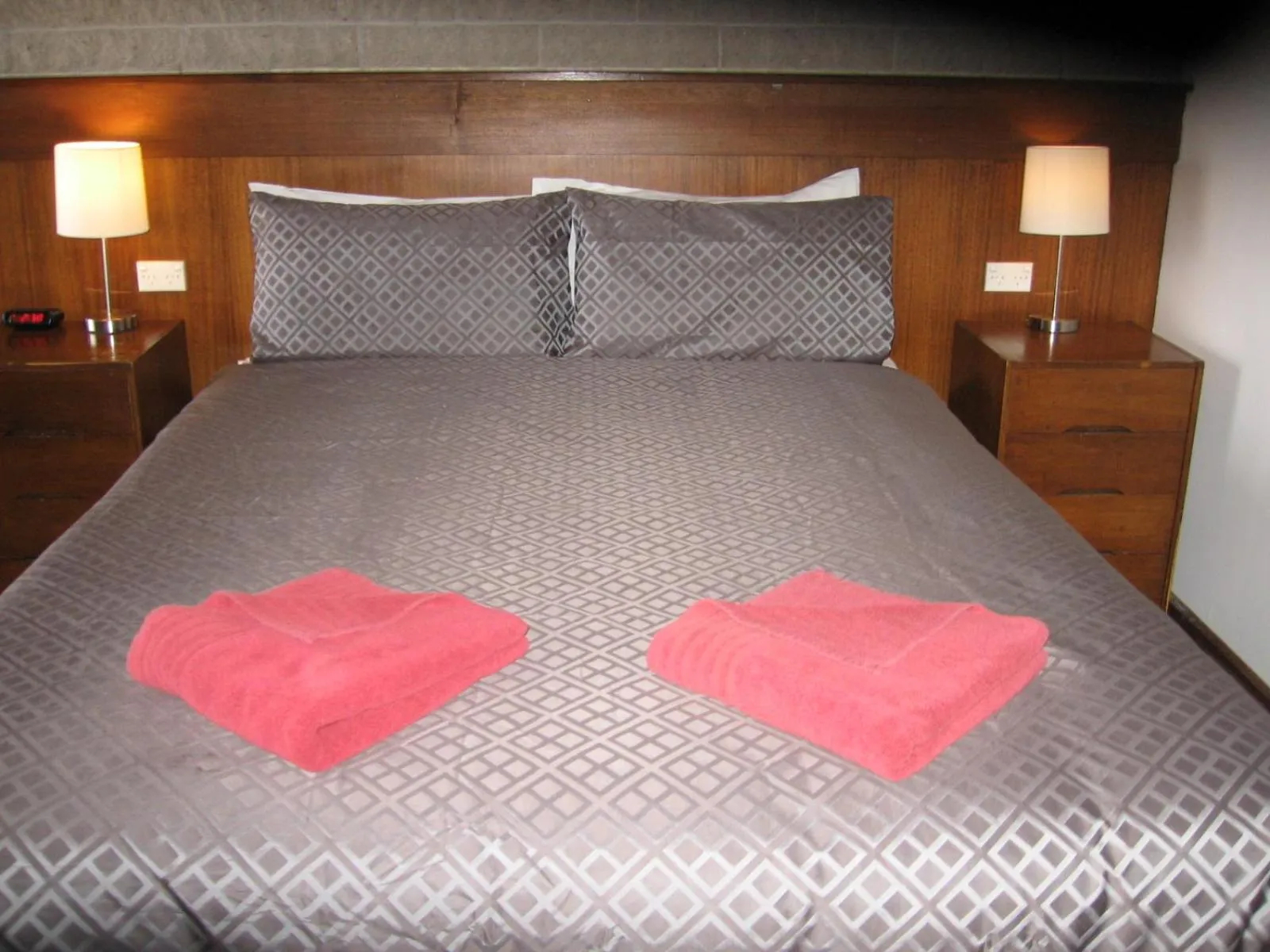 Decorative detail, Bed in Darlot Motor Inn