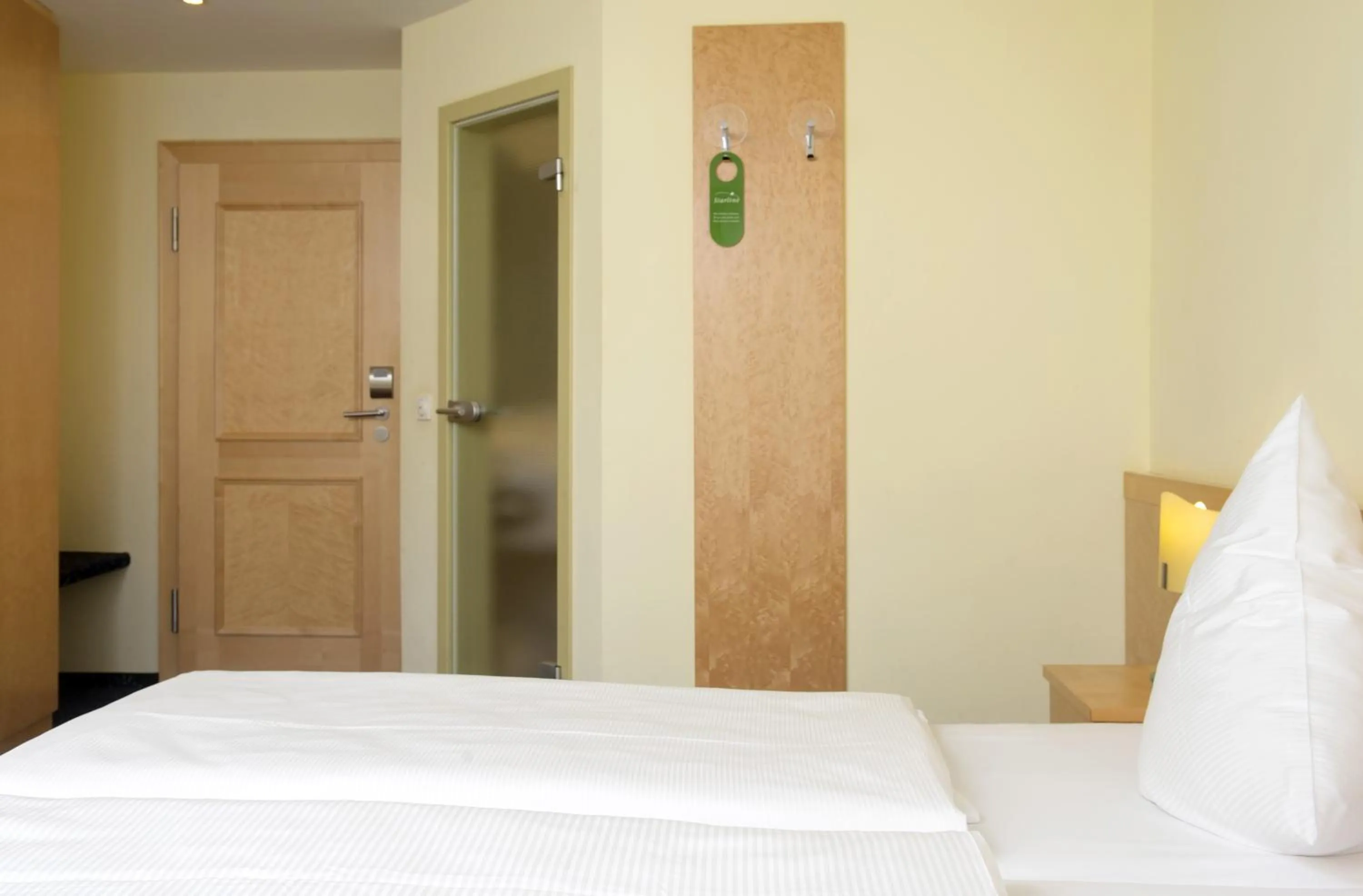 Bed in Hotel Schloss Schweinsburg