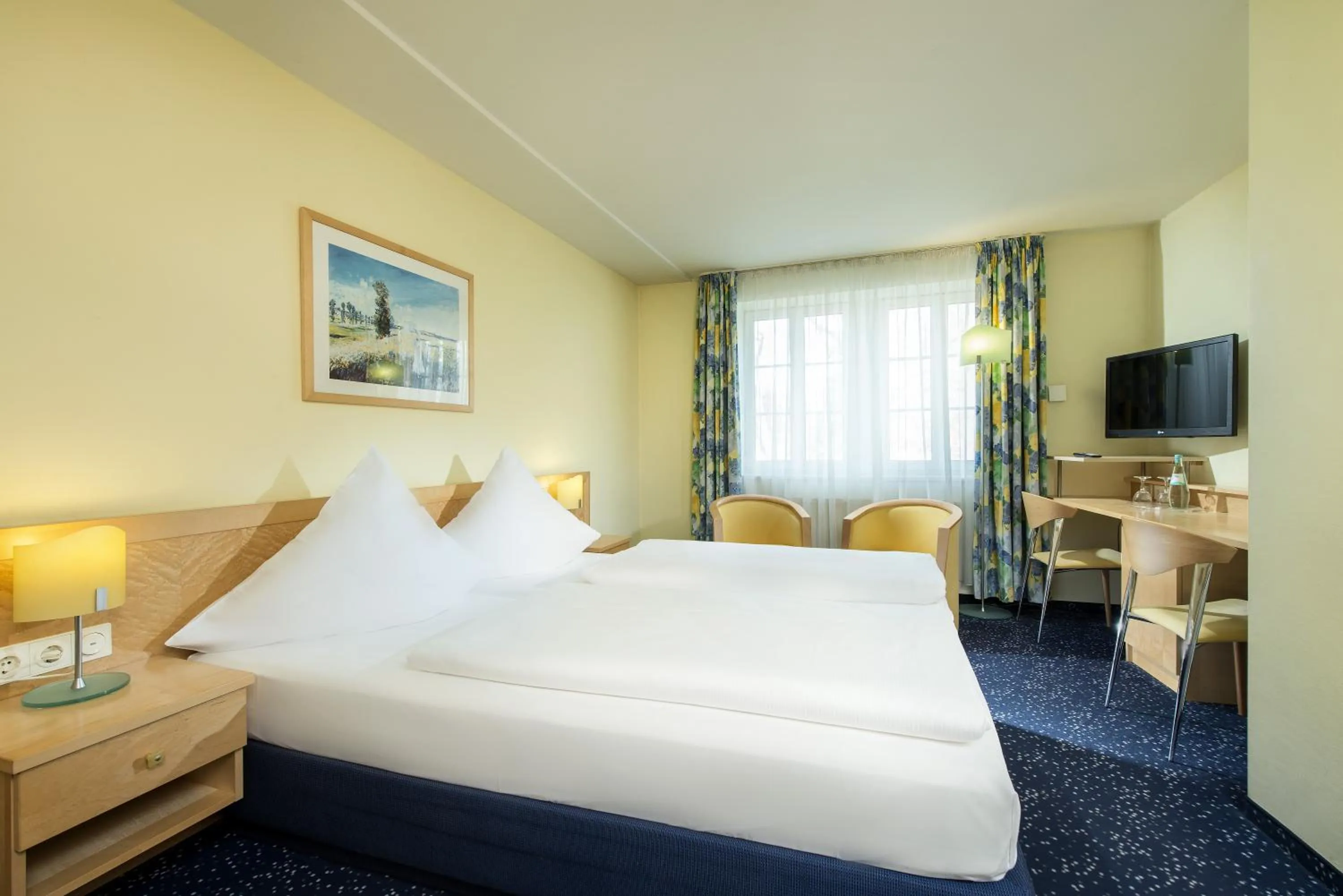 Bedroom, Bed in Hotel Schloss Schweinsburg