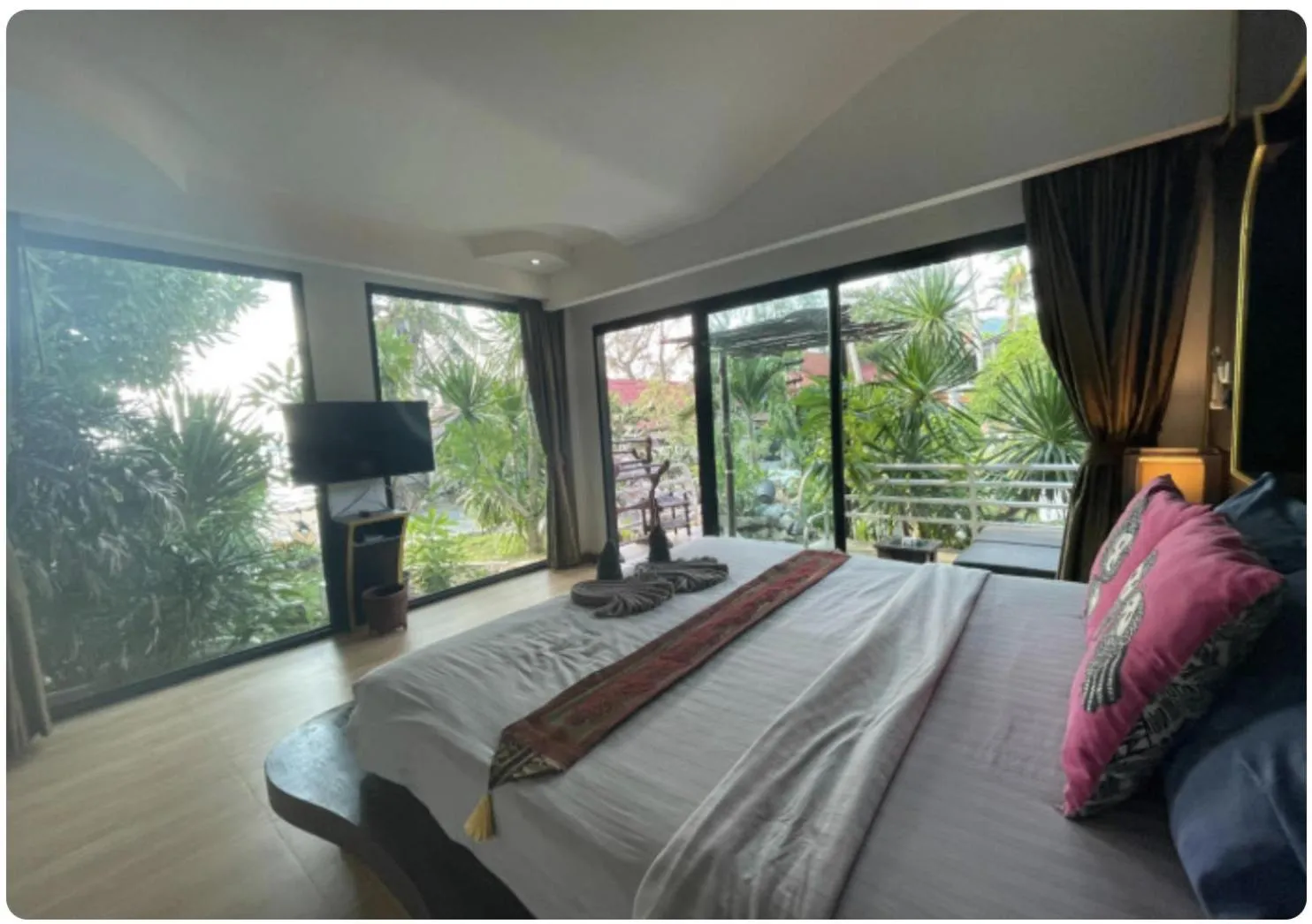 Communal lounge/ TV room, Bed in AC 2 Resort