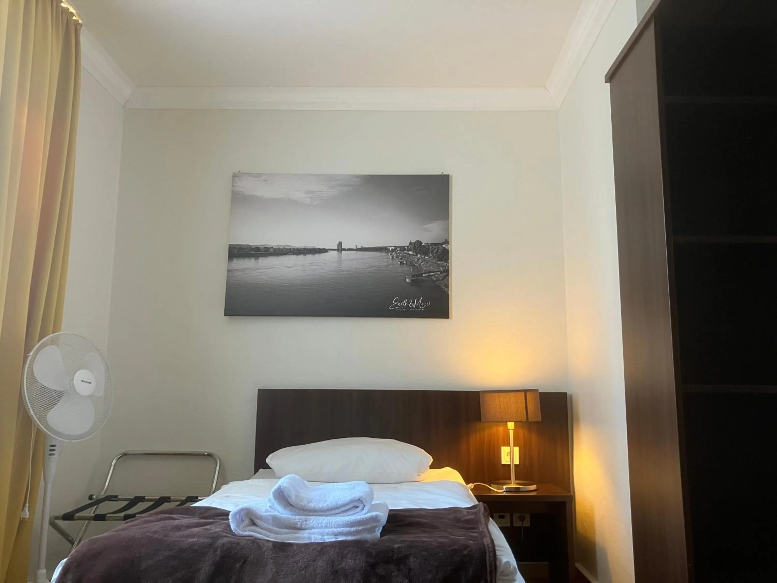 Photo of the whole room, Bed in Hotel Mercedes City