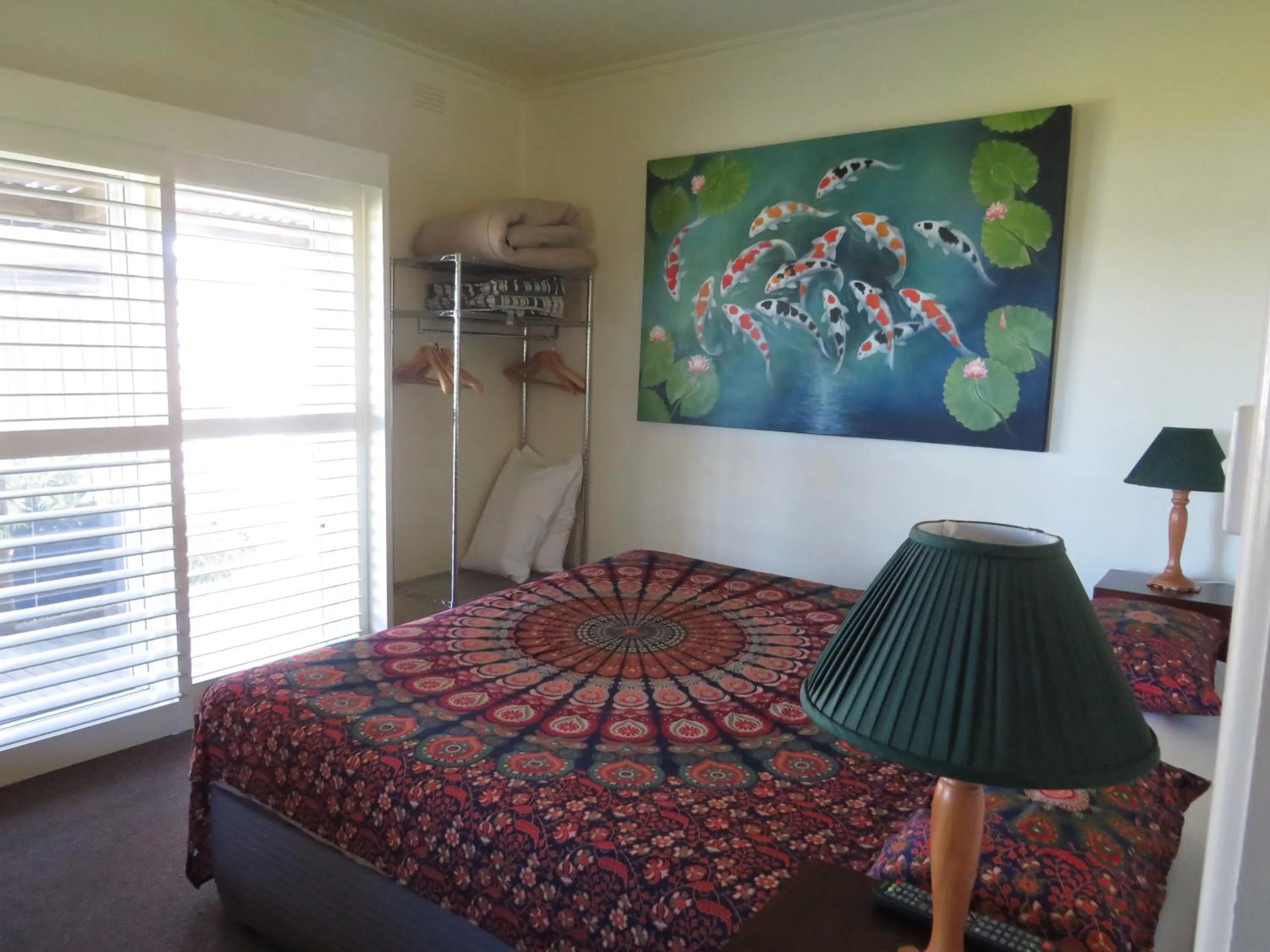 Bed in Lakes Entrance Waterfront Cottages with King Beds