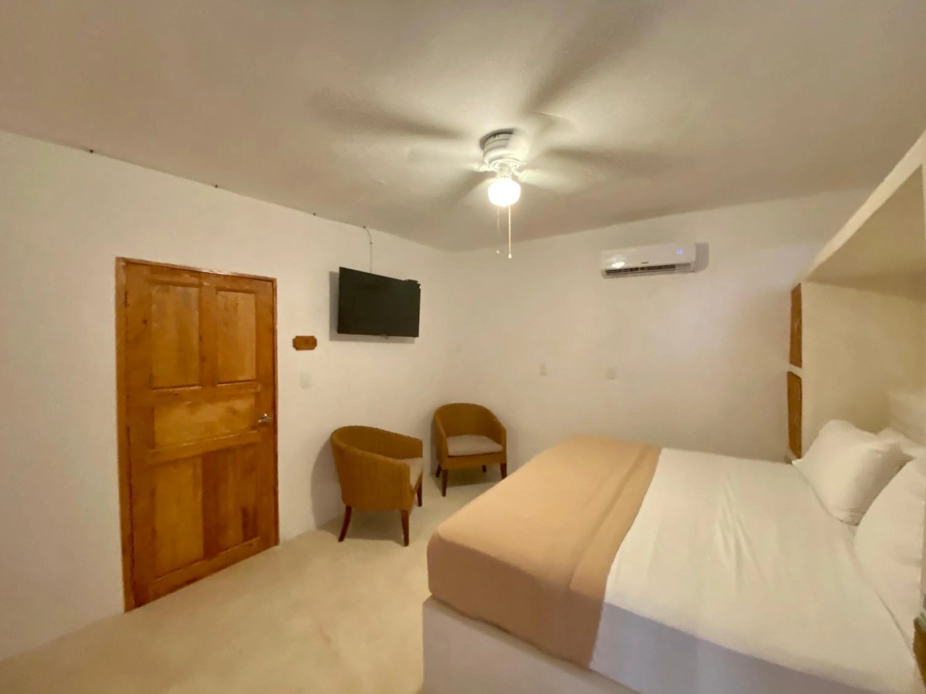 Bedroom, Bed in MIO Cancún Hotel Boutique