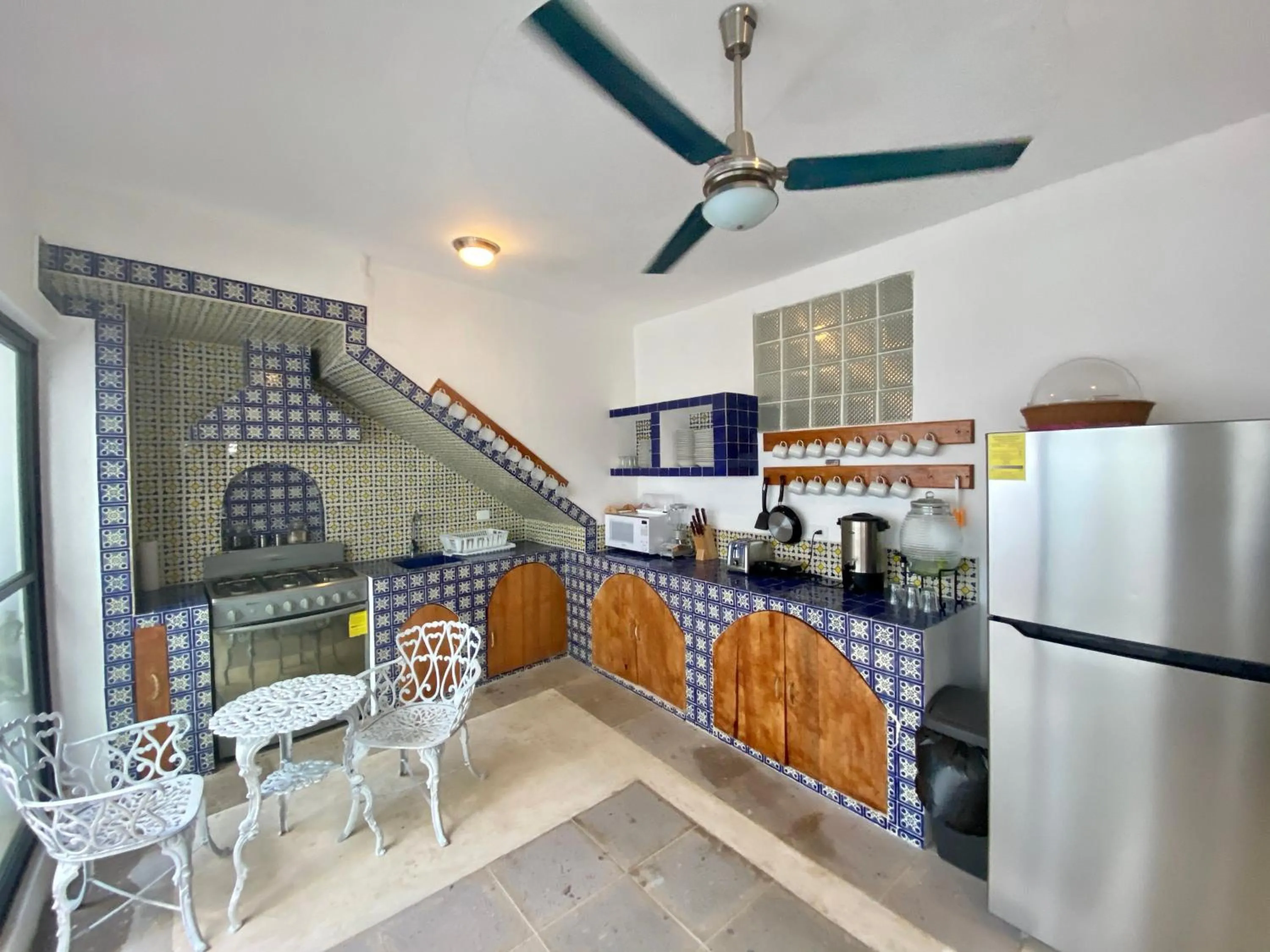 Kitchen or kitchenette in MIO Cancún Hotel Boutique
