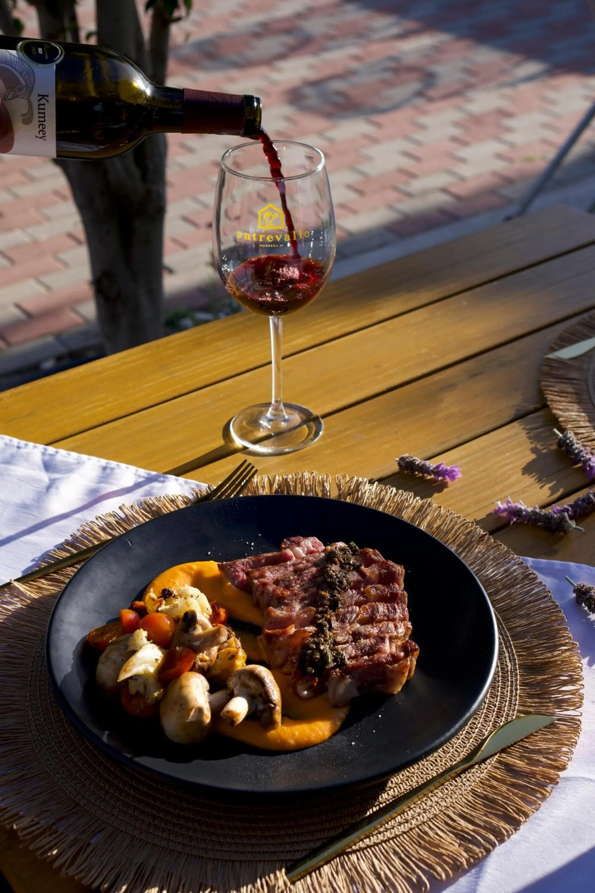 Restaurant/places to eat in Entrevalle Hotel Boutique