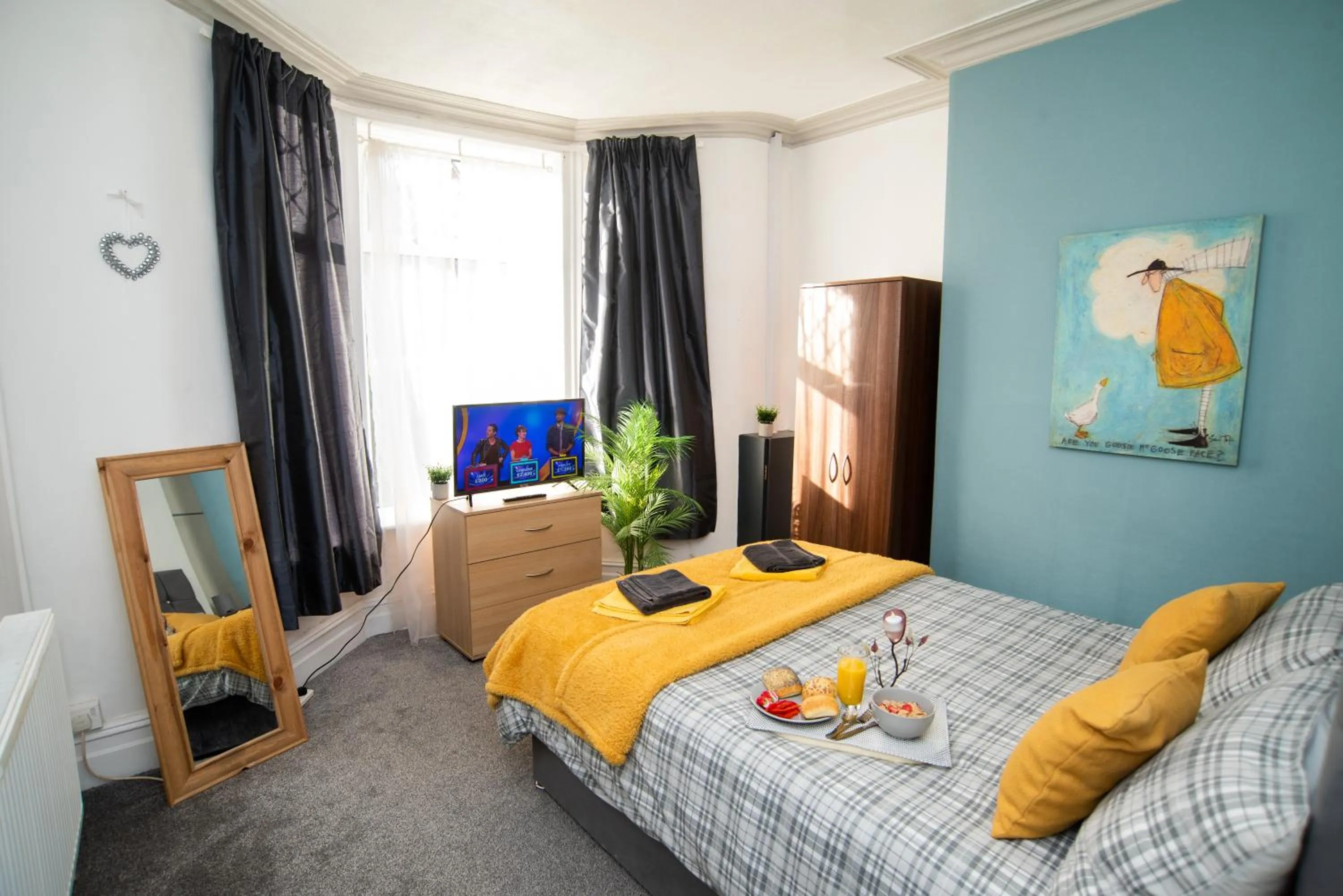 Photo of the whole room, Bed in Bentley House with en-suites