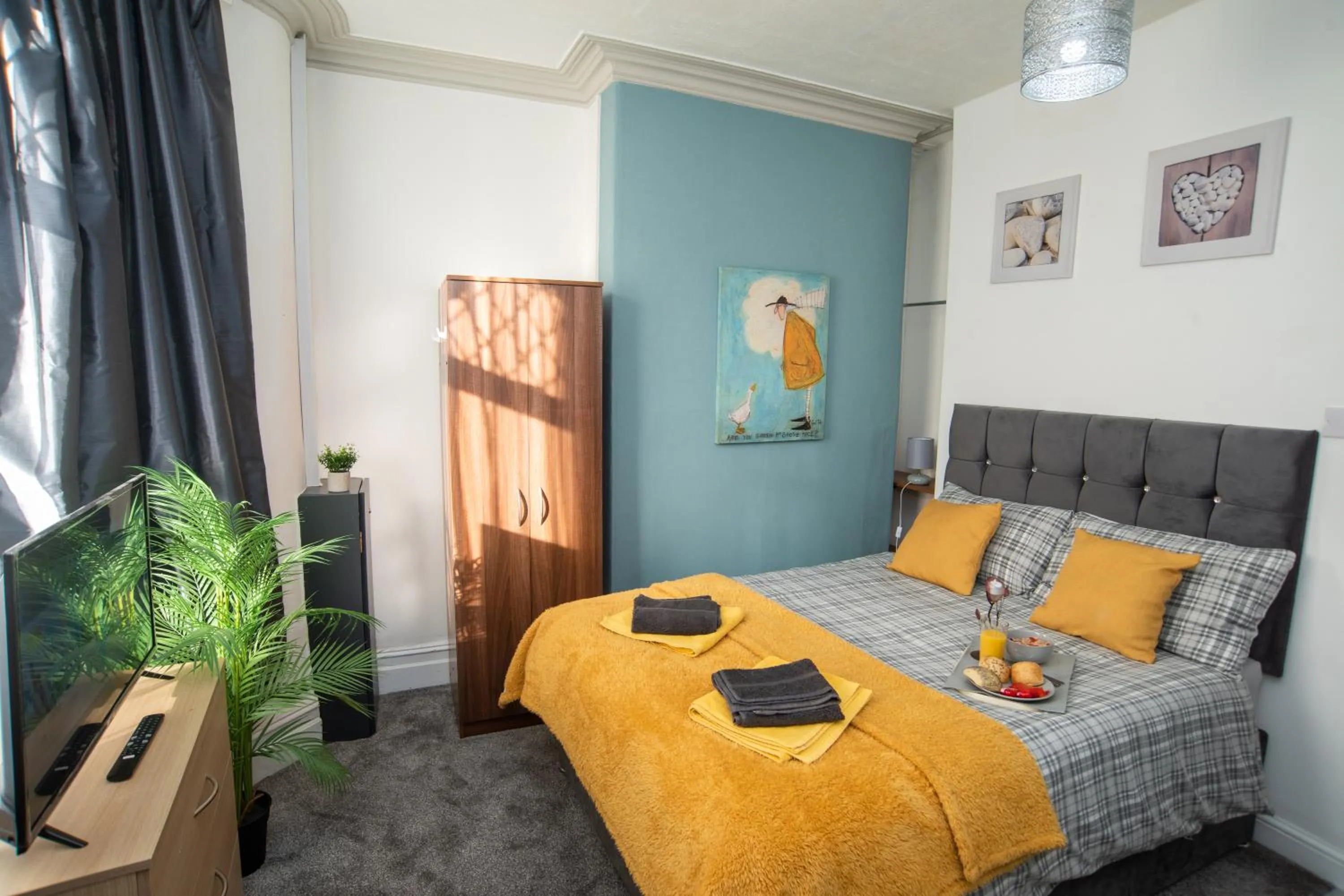 Bed in Bentley House with en-suites