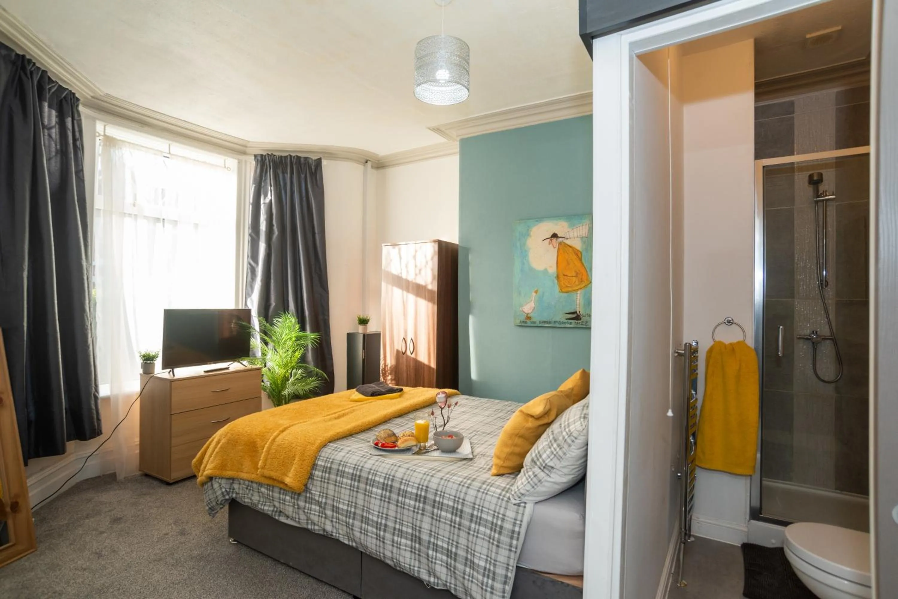 Bed in Bentley House with en-suites