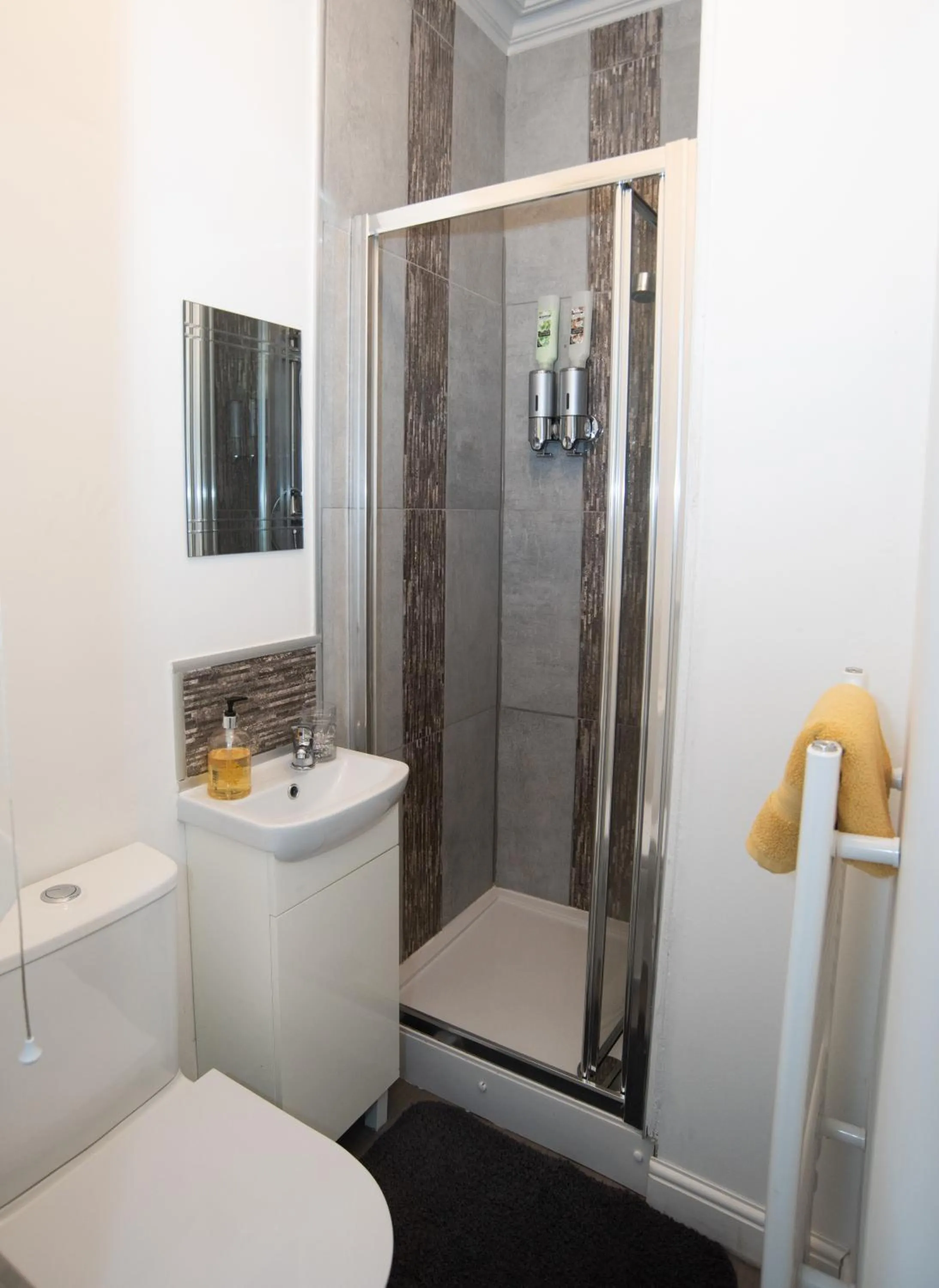 Bathroom in Bentley House with en-suites