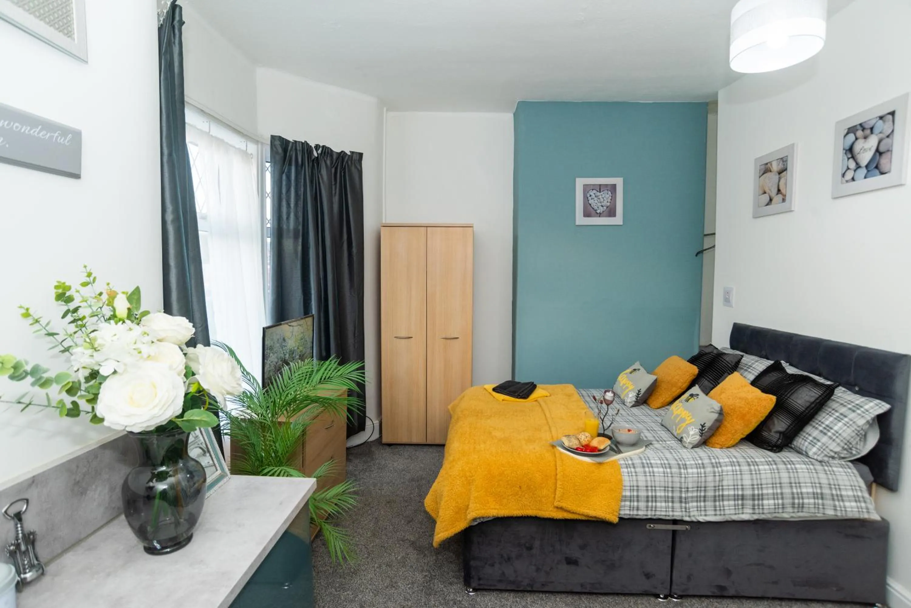 Bedroom, Bed in Bentley House with en-suites