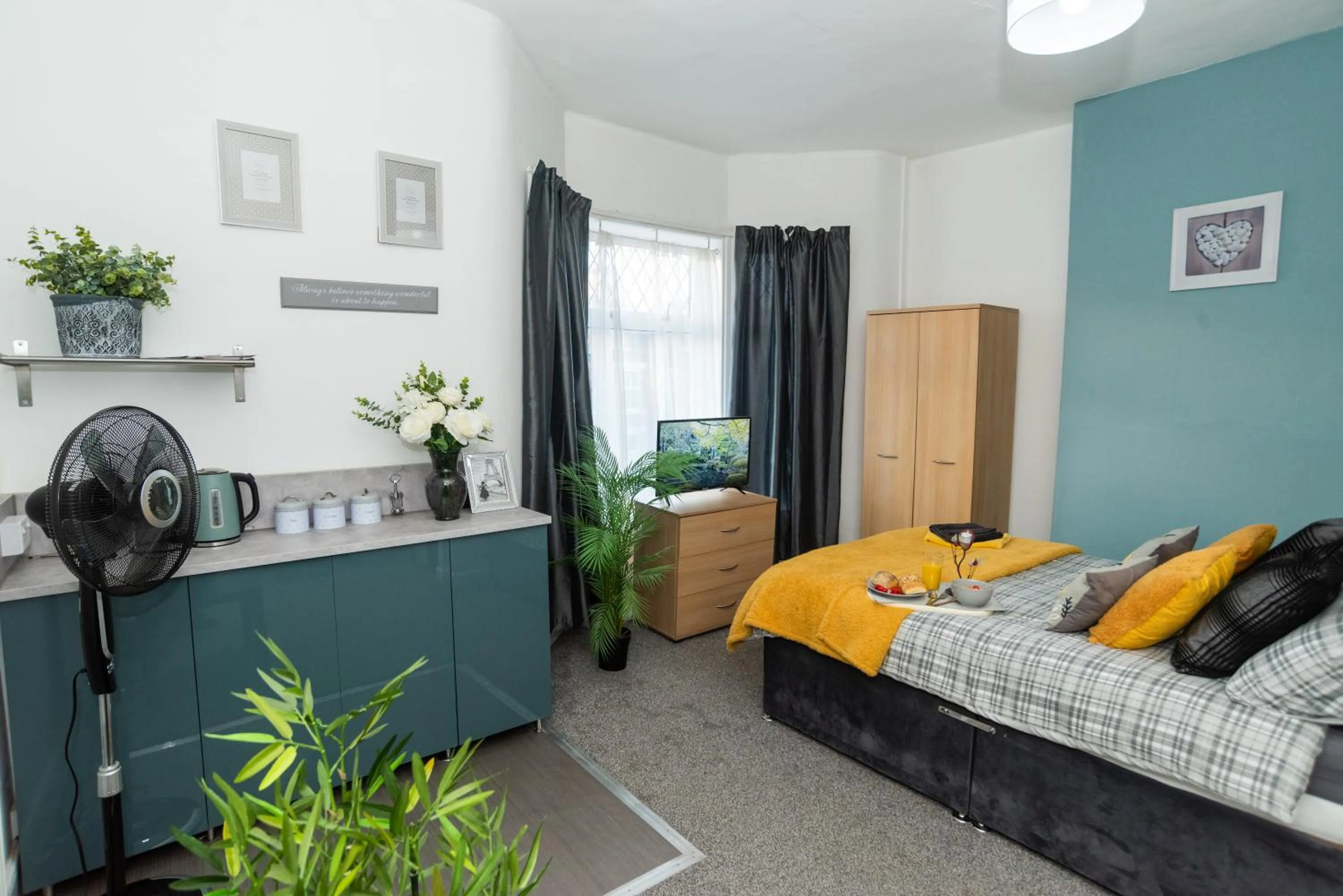 Bedroom, Bed in Bentley House with en-suites