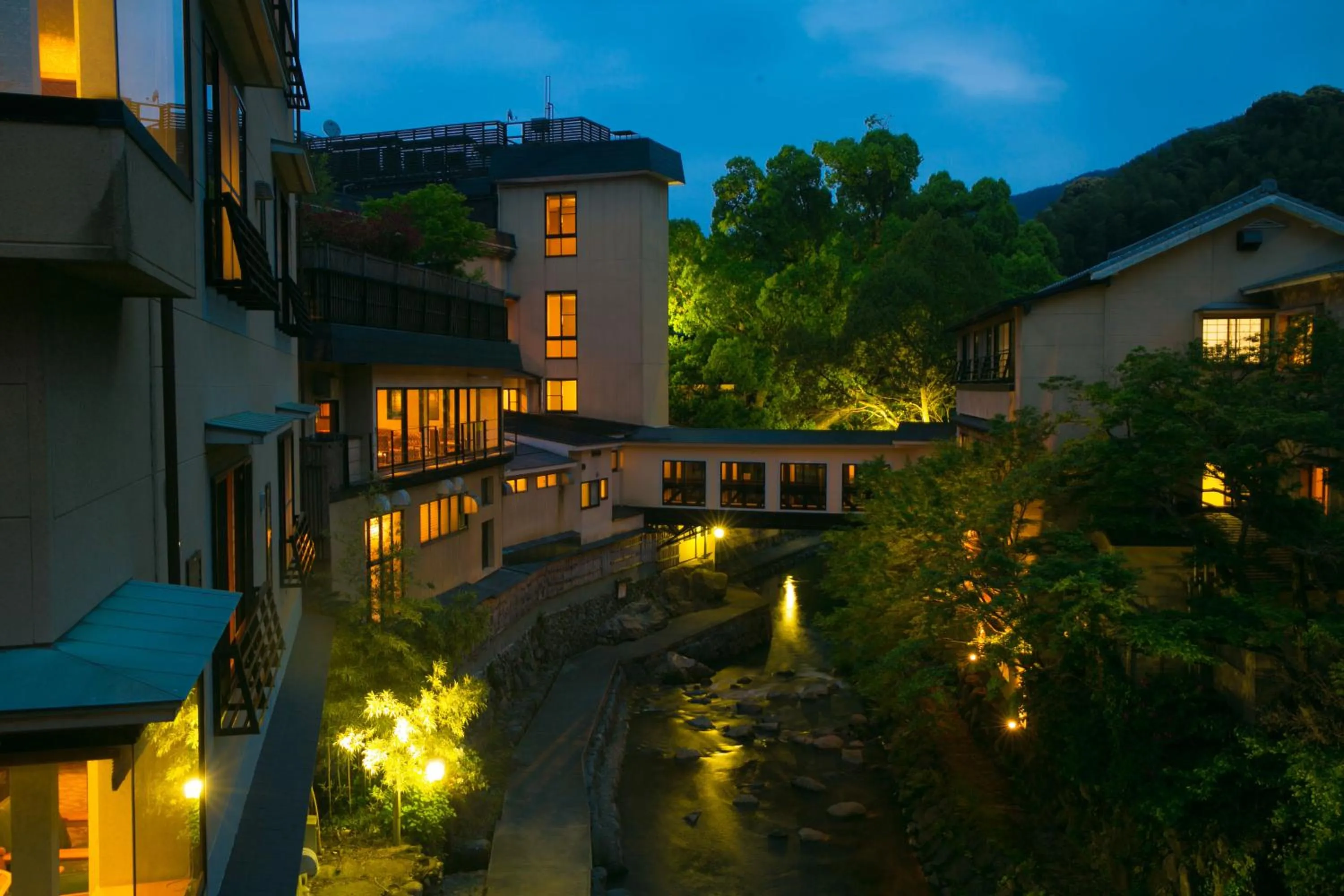 Property building in Nansuikaku