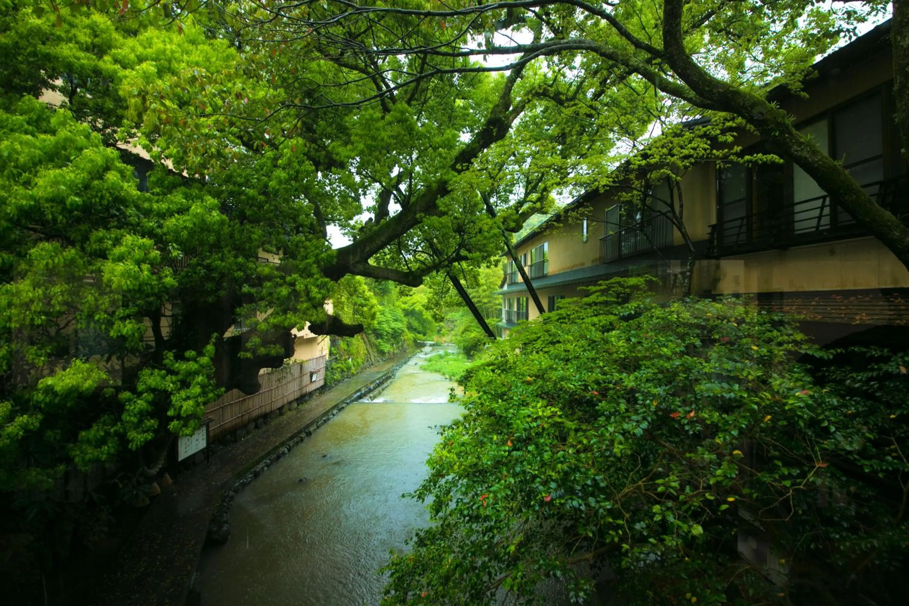 Property building in Nansuikaku