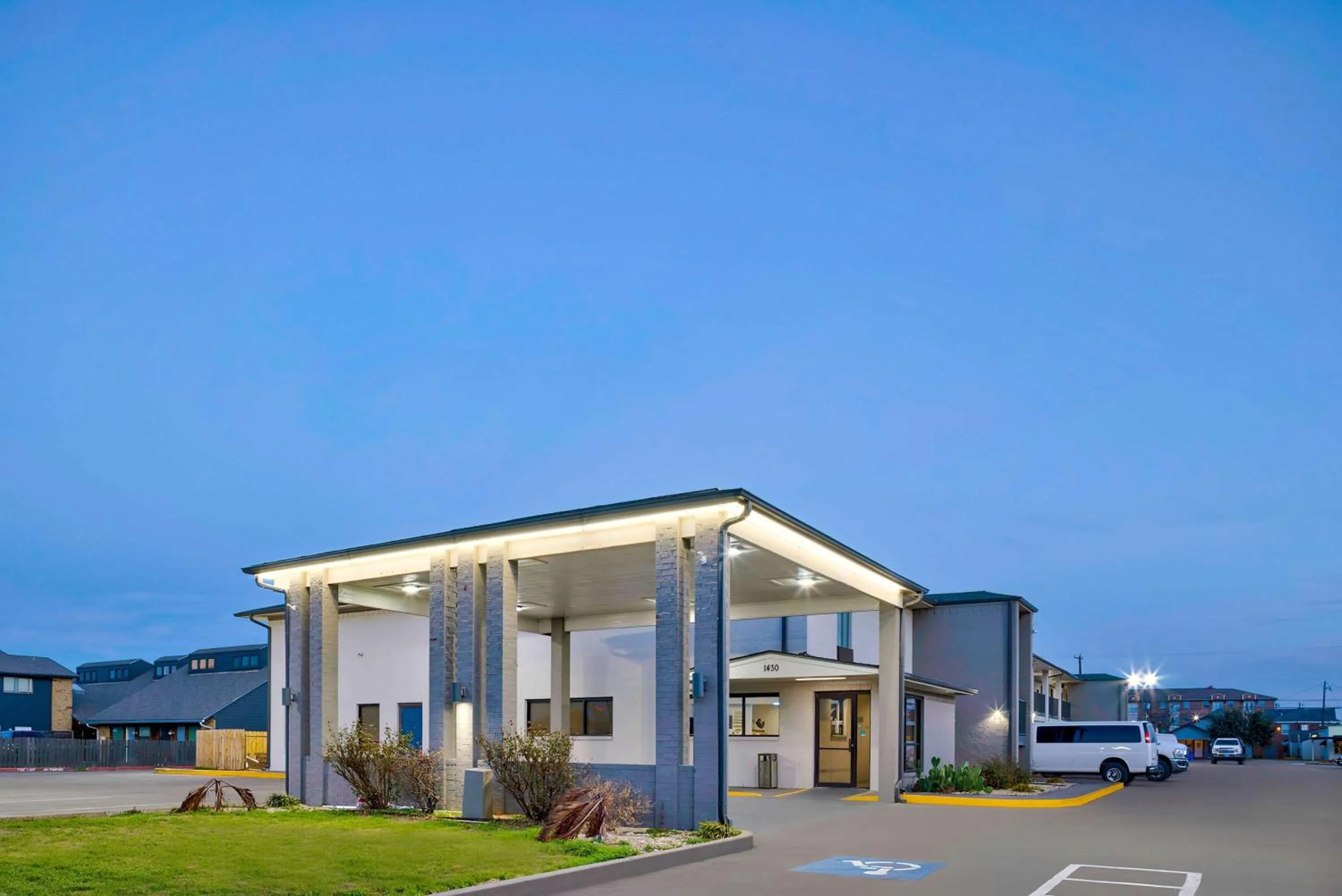 Property building in Studio 6 Waco TX - Downtown - Baylor