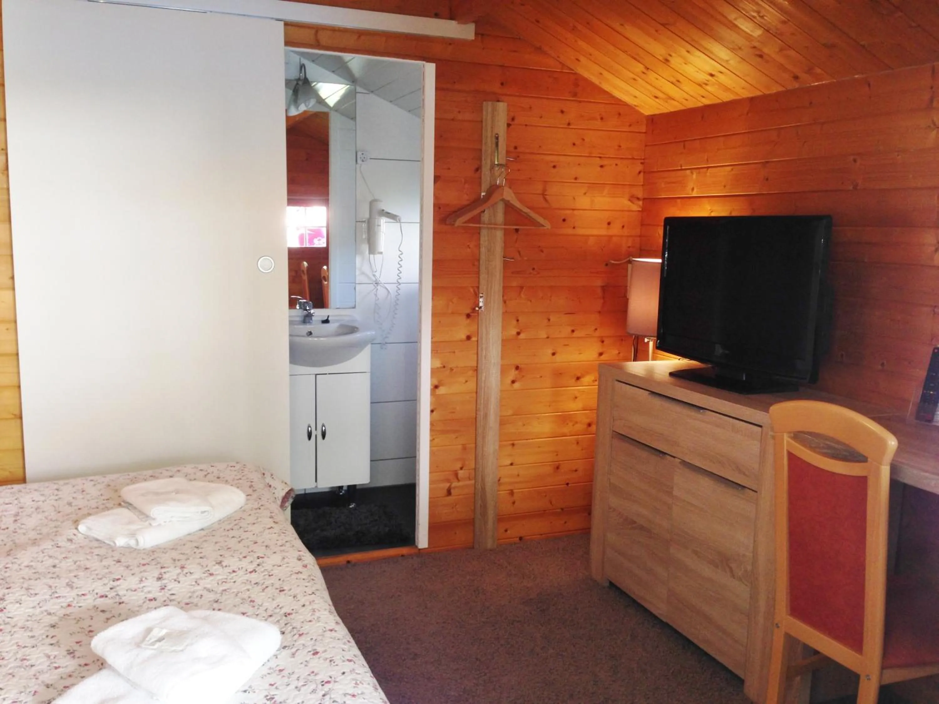 Photo of the whole room, Bed in Hotel Sonnenhof