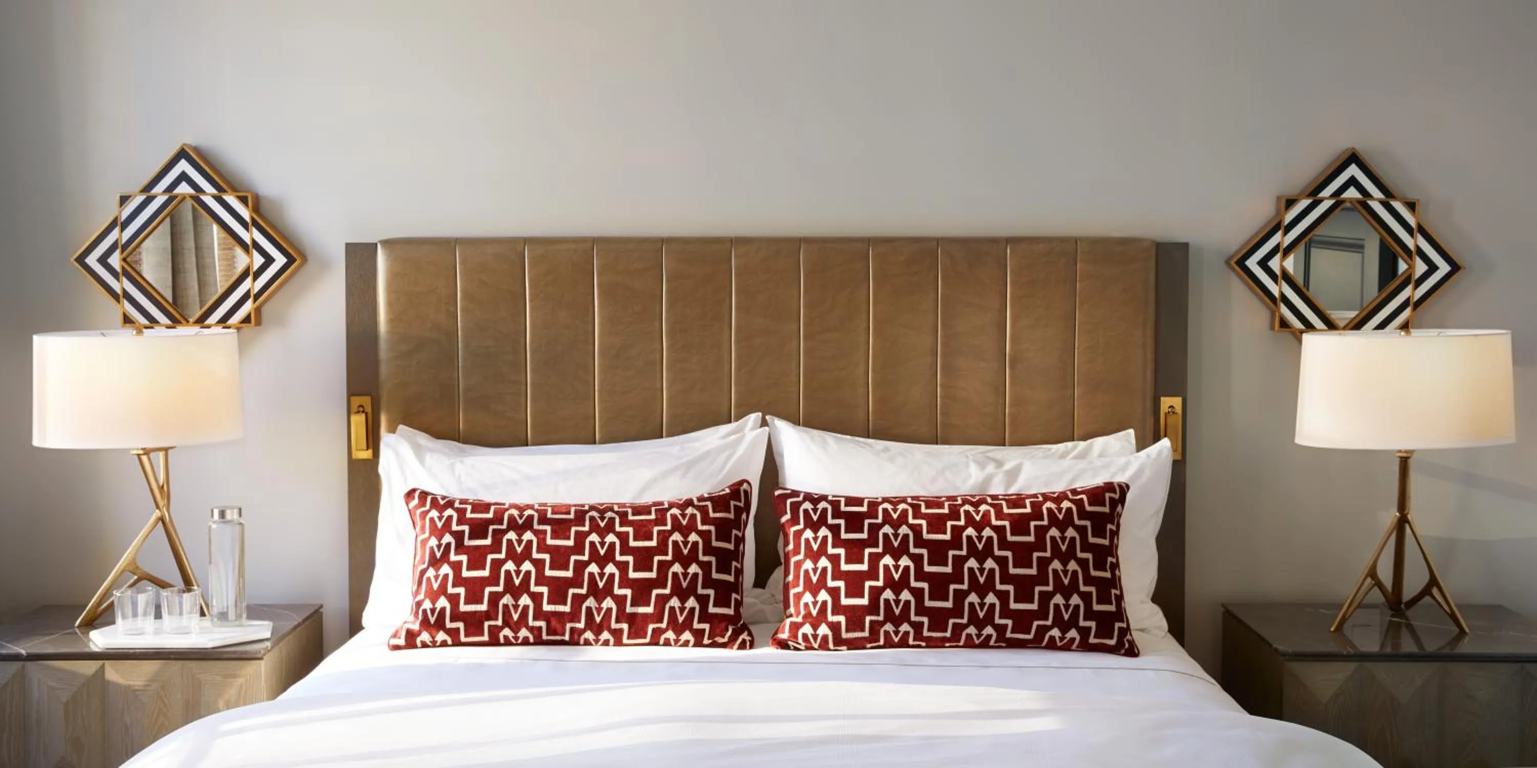 Bed in The Plaza Hotel Pioneer Park