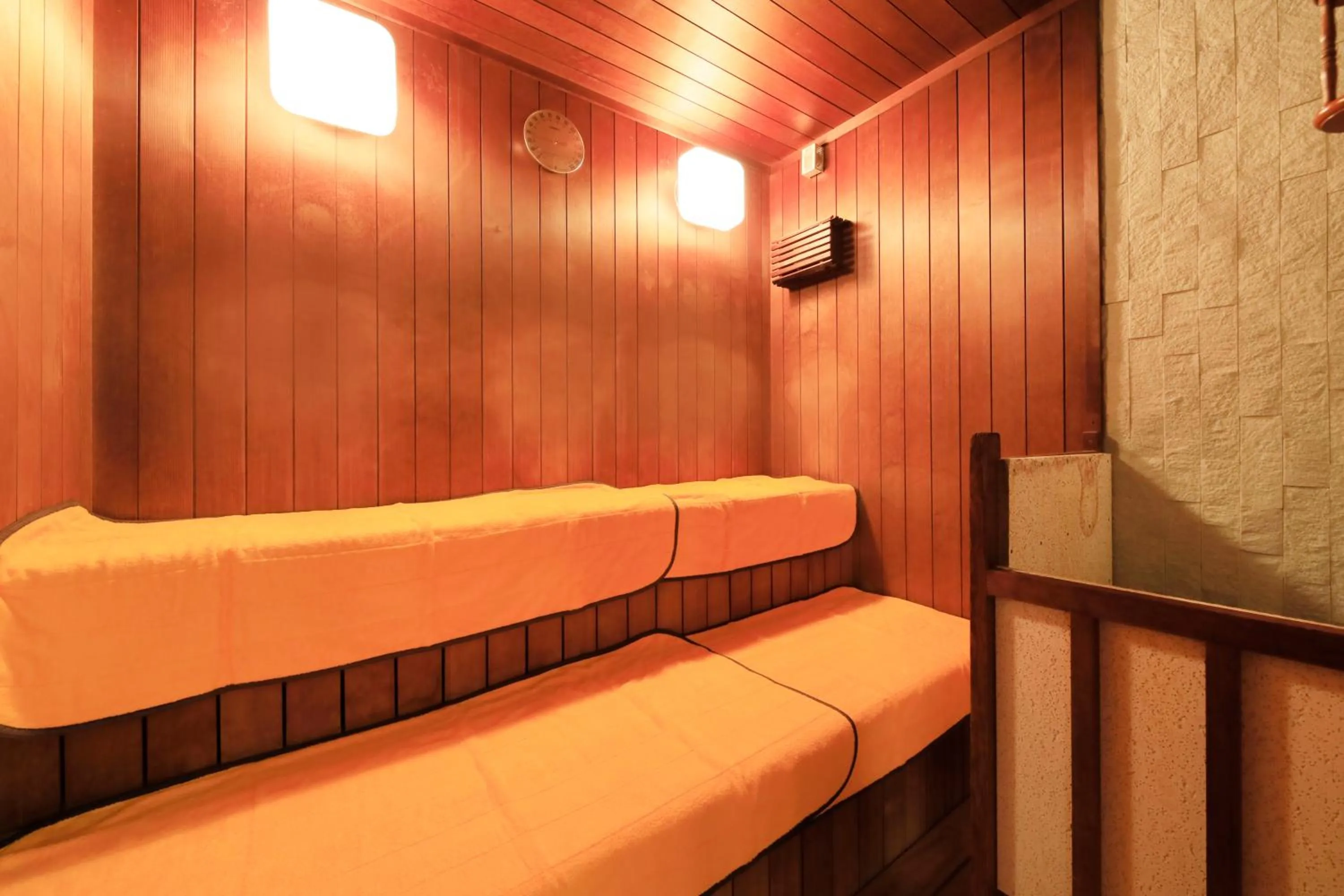 Hot Spring Bath in Yutorelo Tateshina Hotel with DOGS