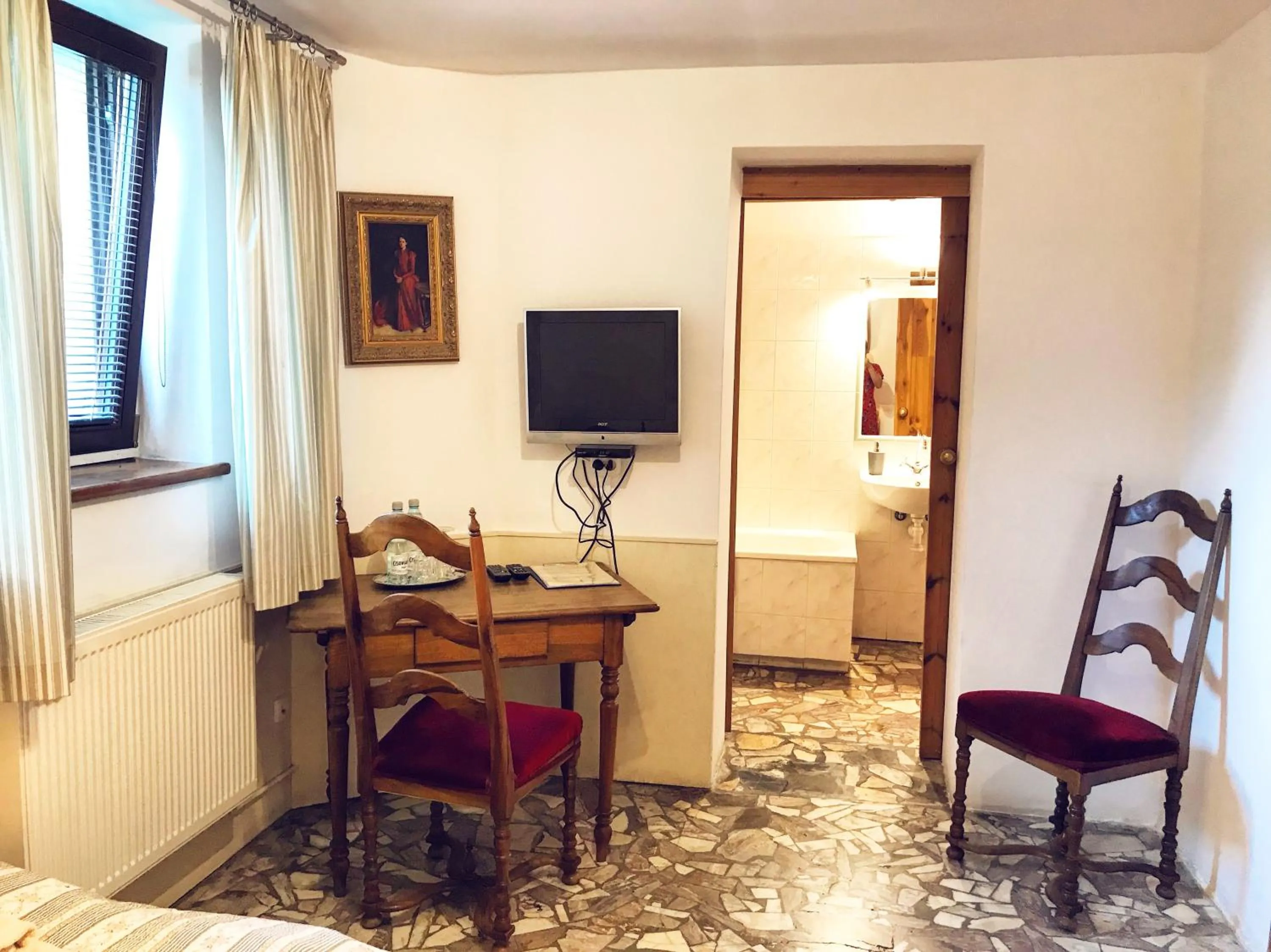 Photo of the whole room in Dworek Adamski