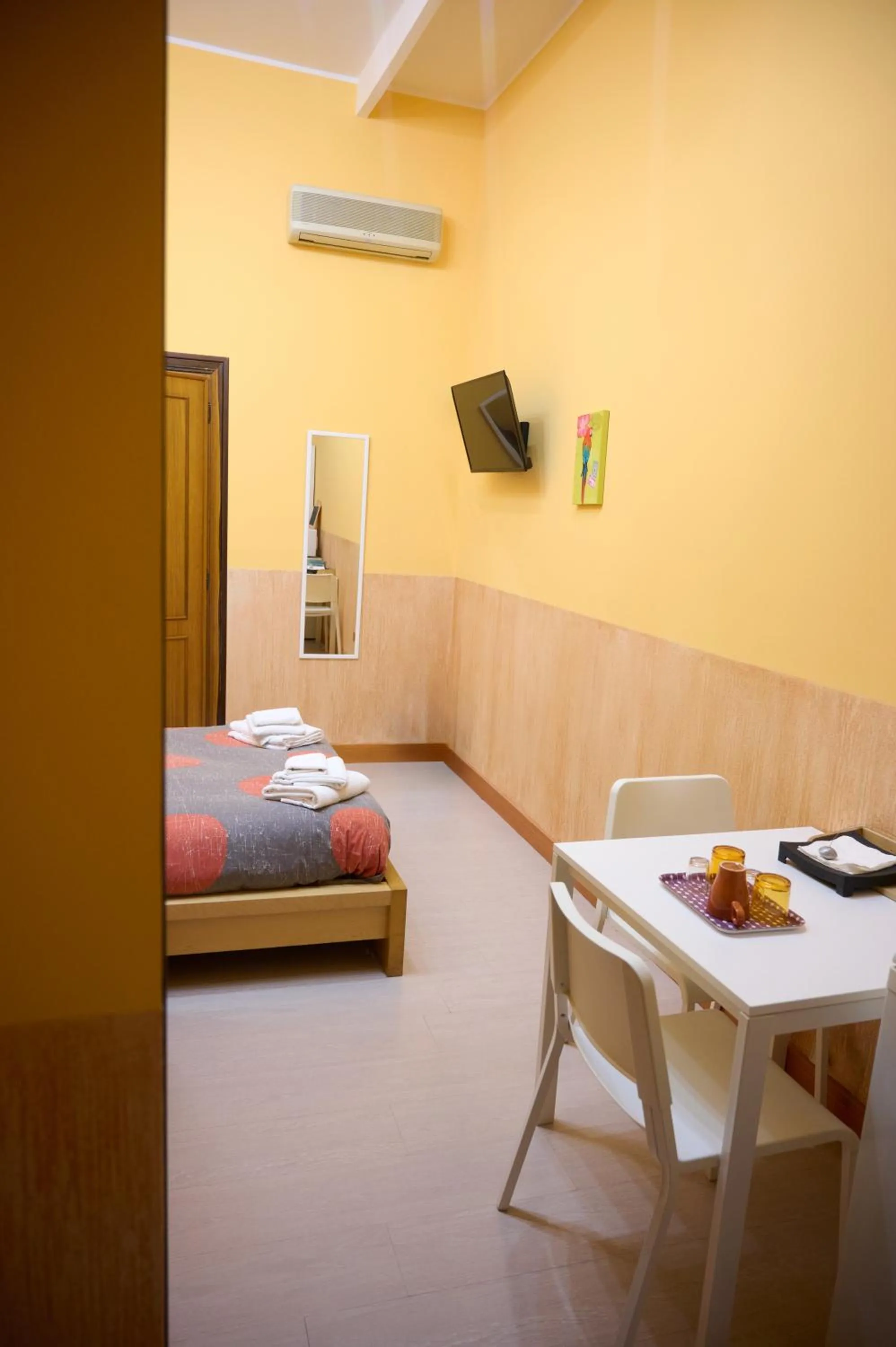 Bedroom, Bed in On The Rainbow B&B