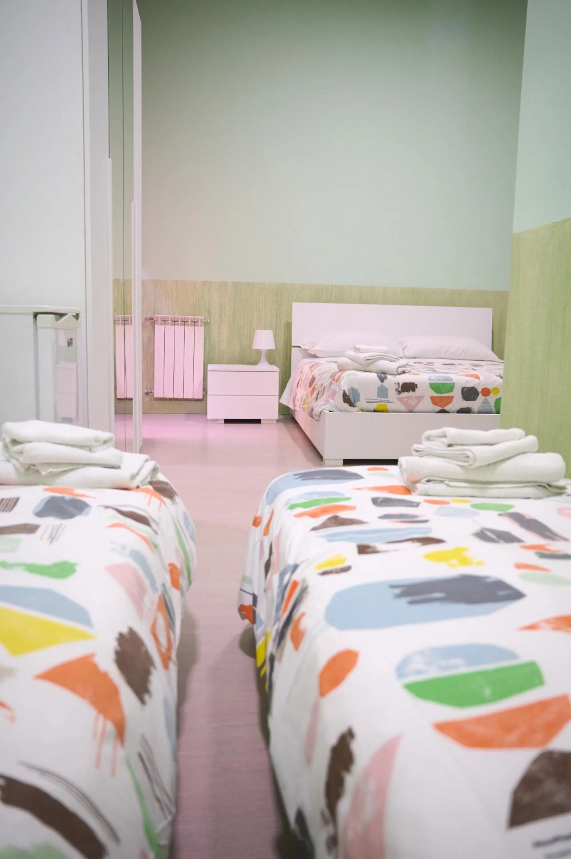 Bedroom, Bed in On The Rainbow B&B