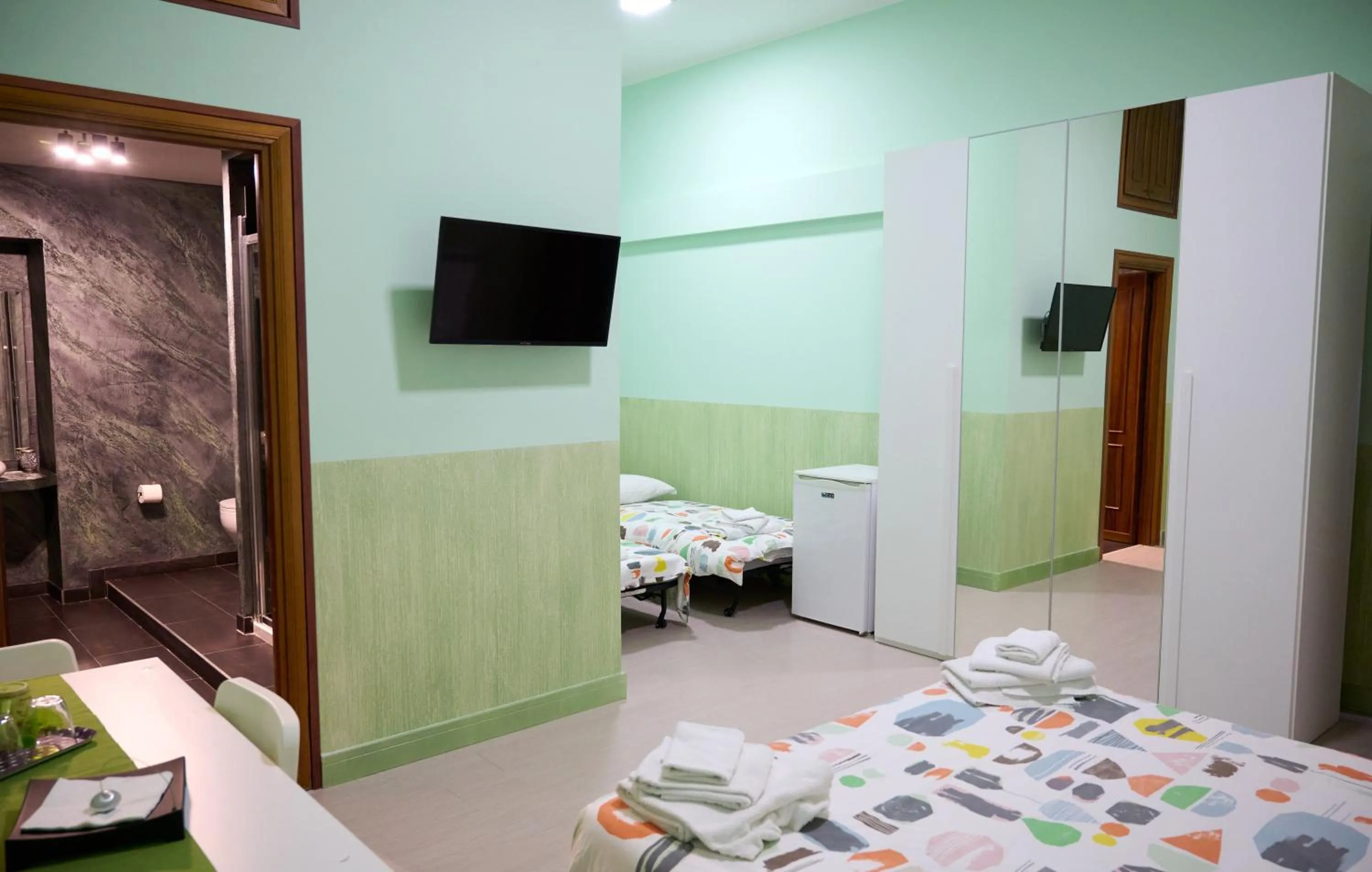 Bedroom, Bed in On The Rainbow B&B