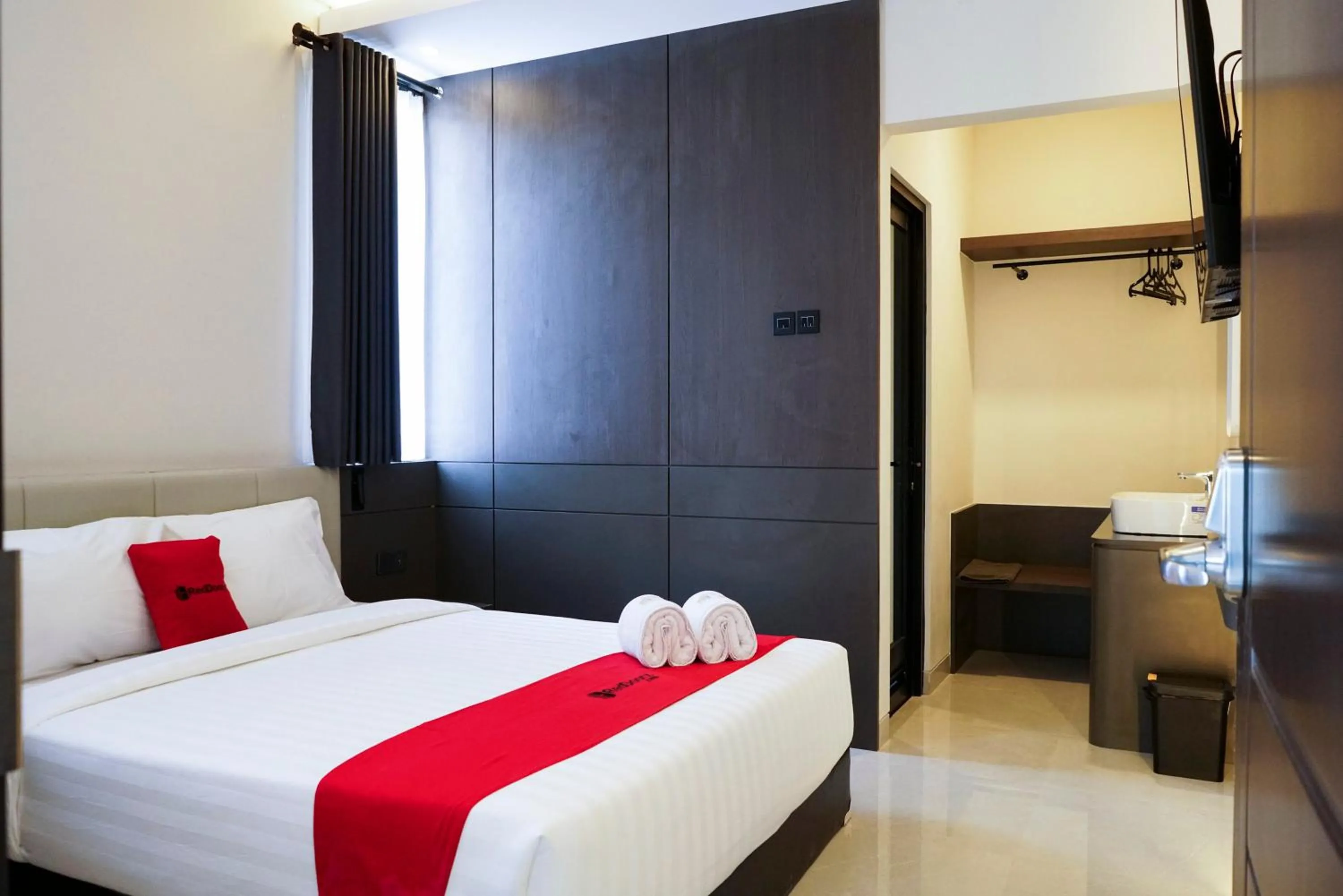 Bedroom, Bed in RedDoorz Plus @ Terban Residence