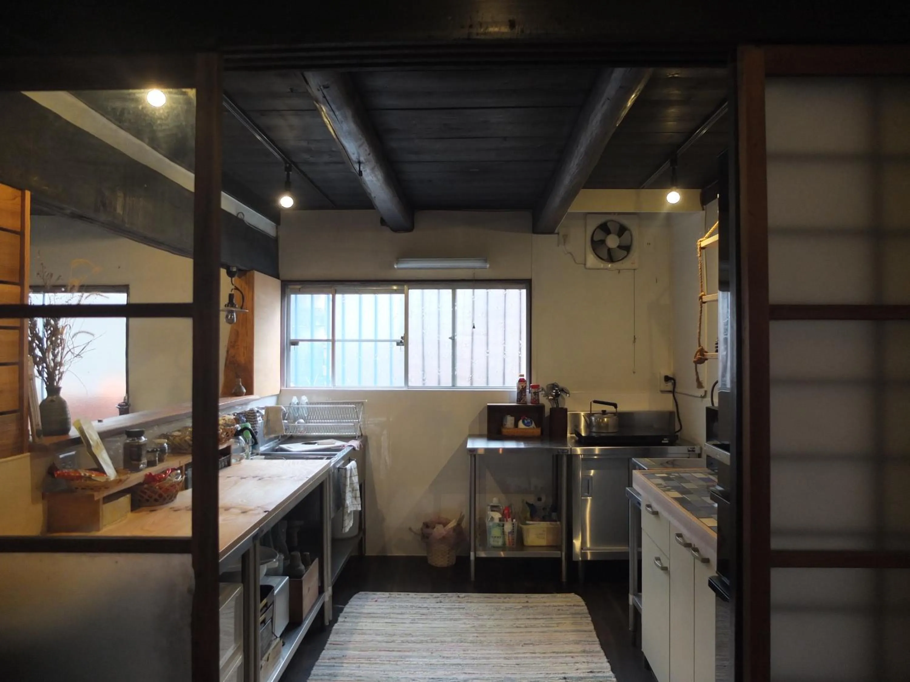 Kitchen or kitchenette in YOMOGI GUESTHOUSE