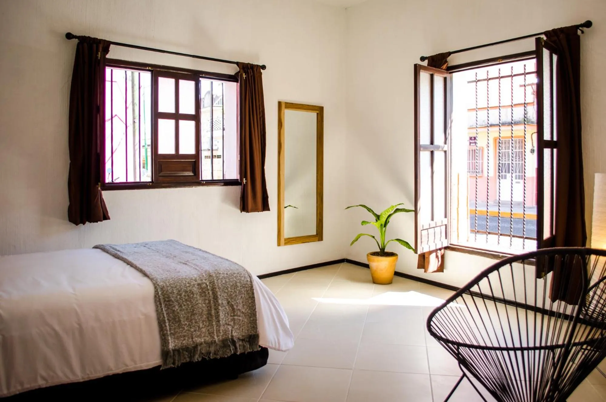 Photo of the whole room, Bed in Estacion Alameda