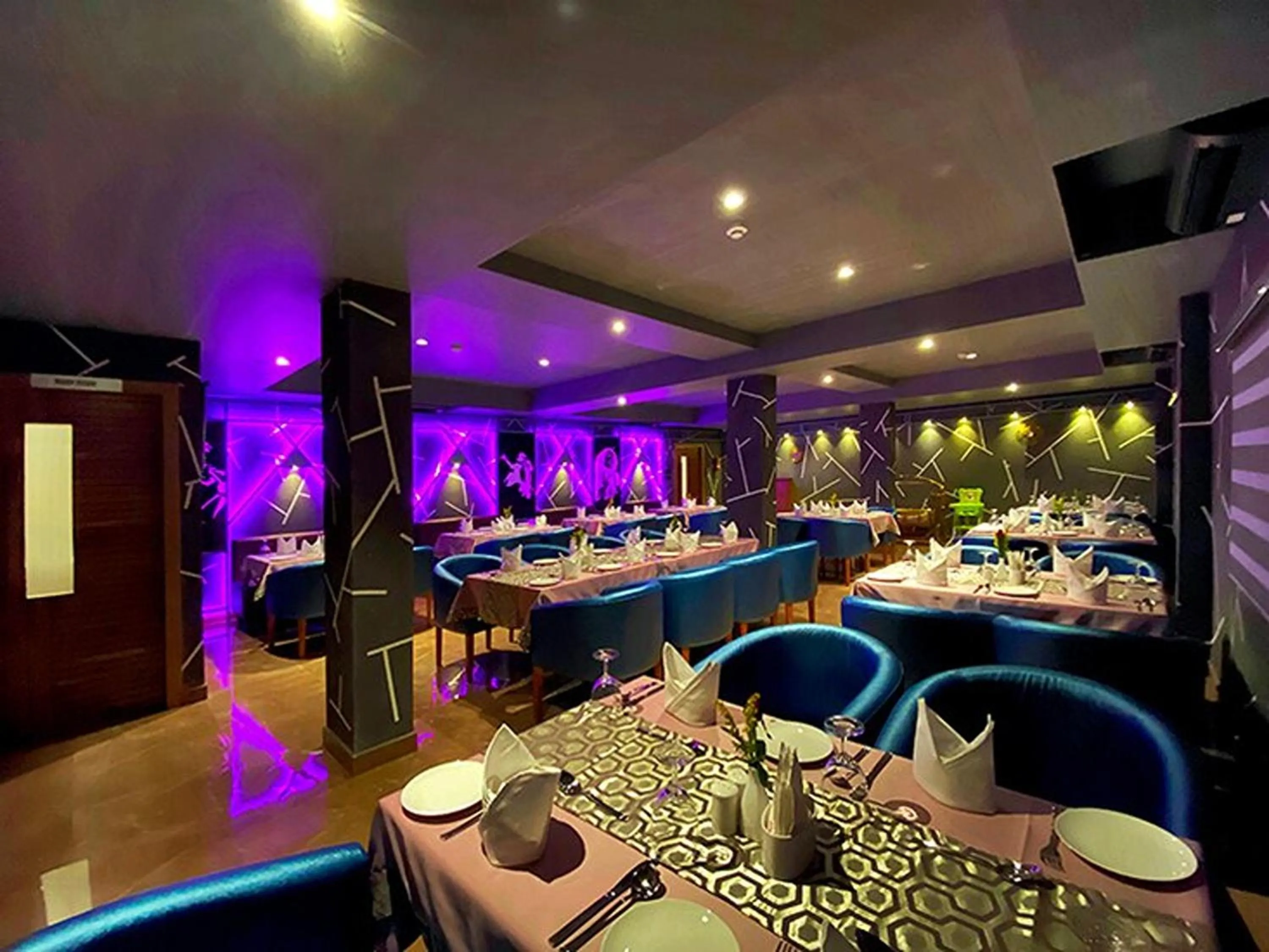 Restaurant/places to eat in Park Residency Kodungallur