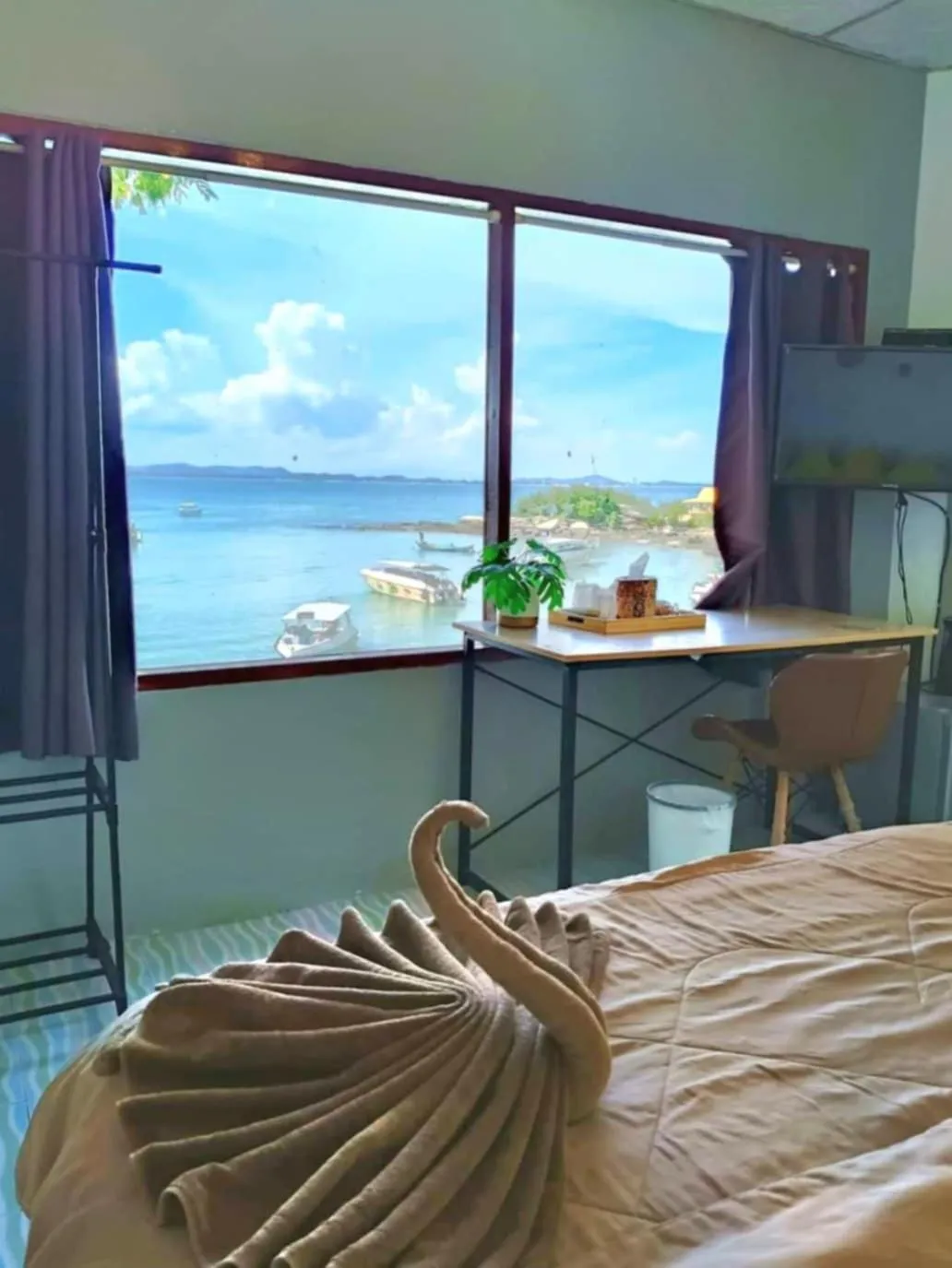 Bed in I-Talay Zone Sea