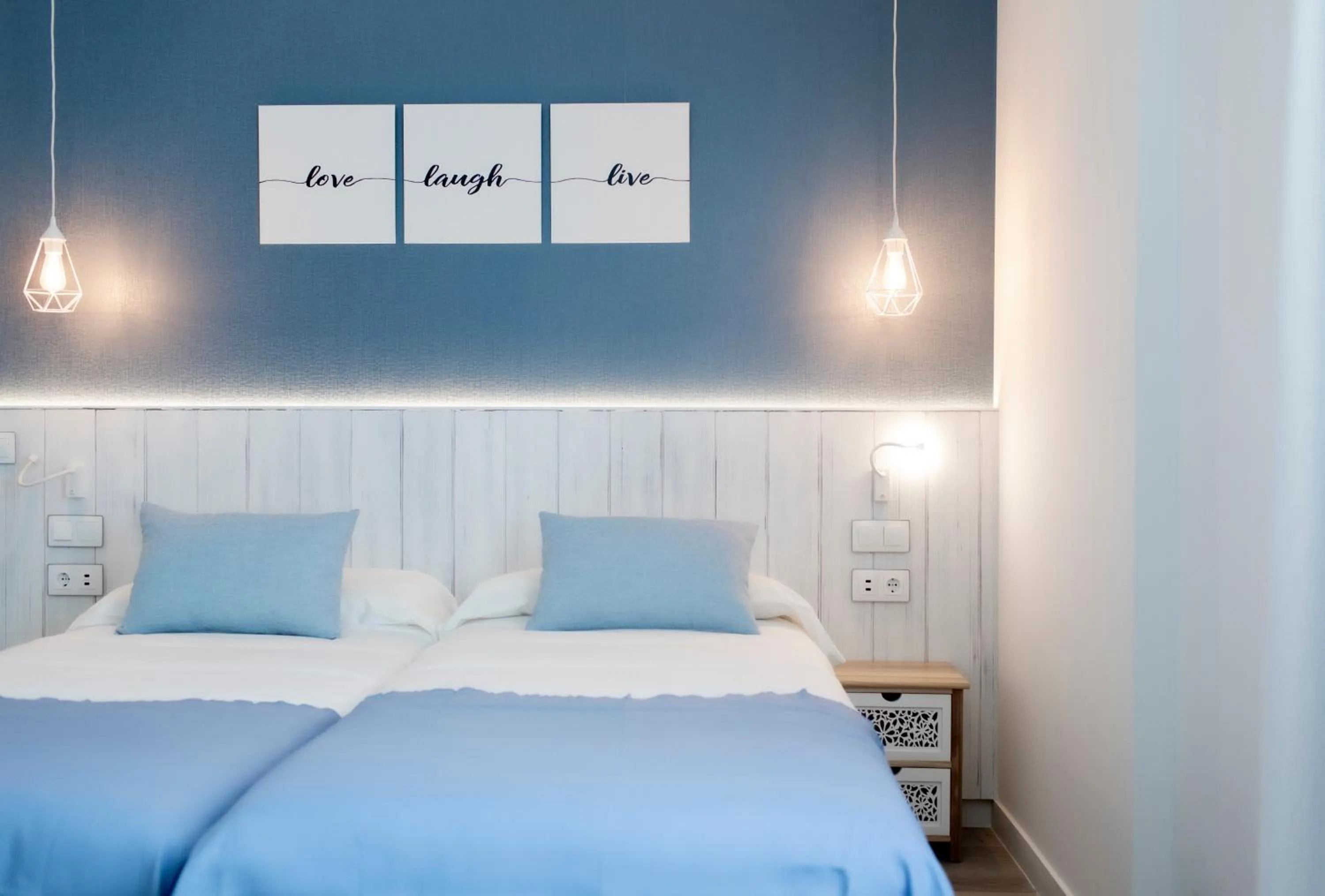 Photo of the whole room, Bed in Nerja Casual Rooms