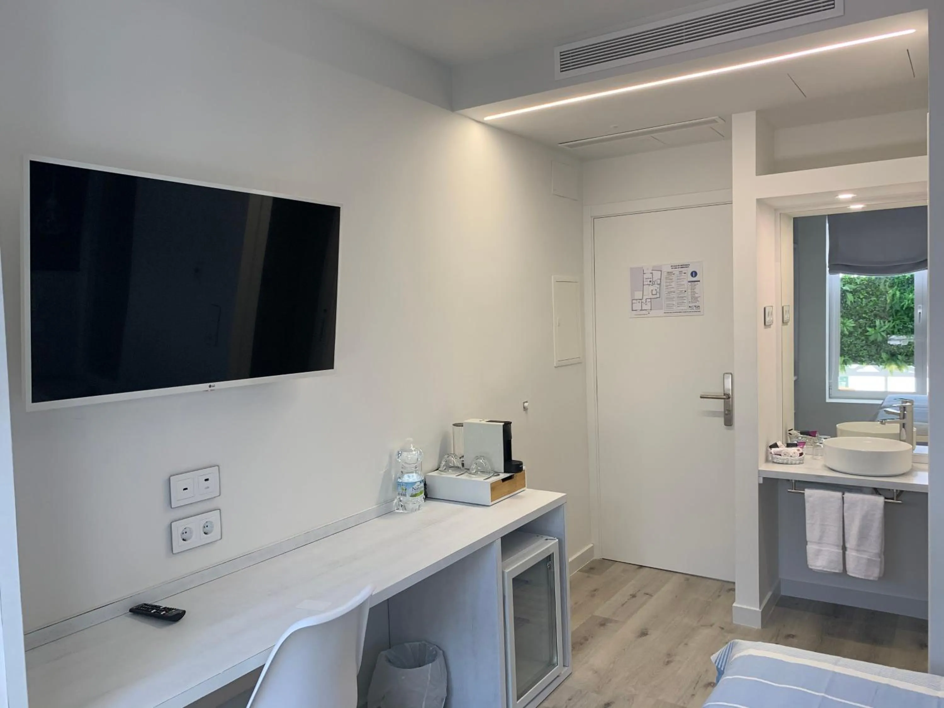 TV and multimedia in Nerja Casual Rooms