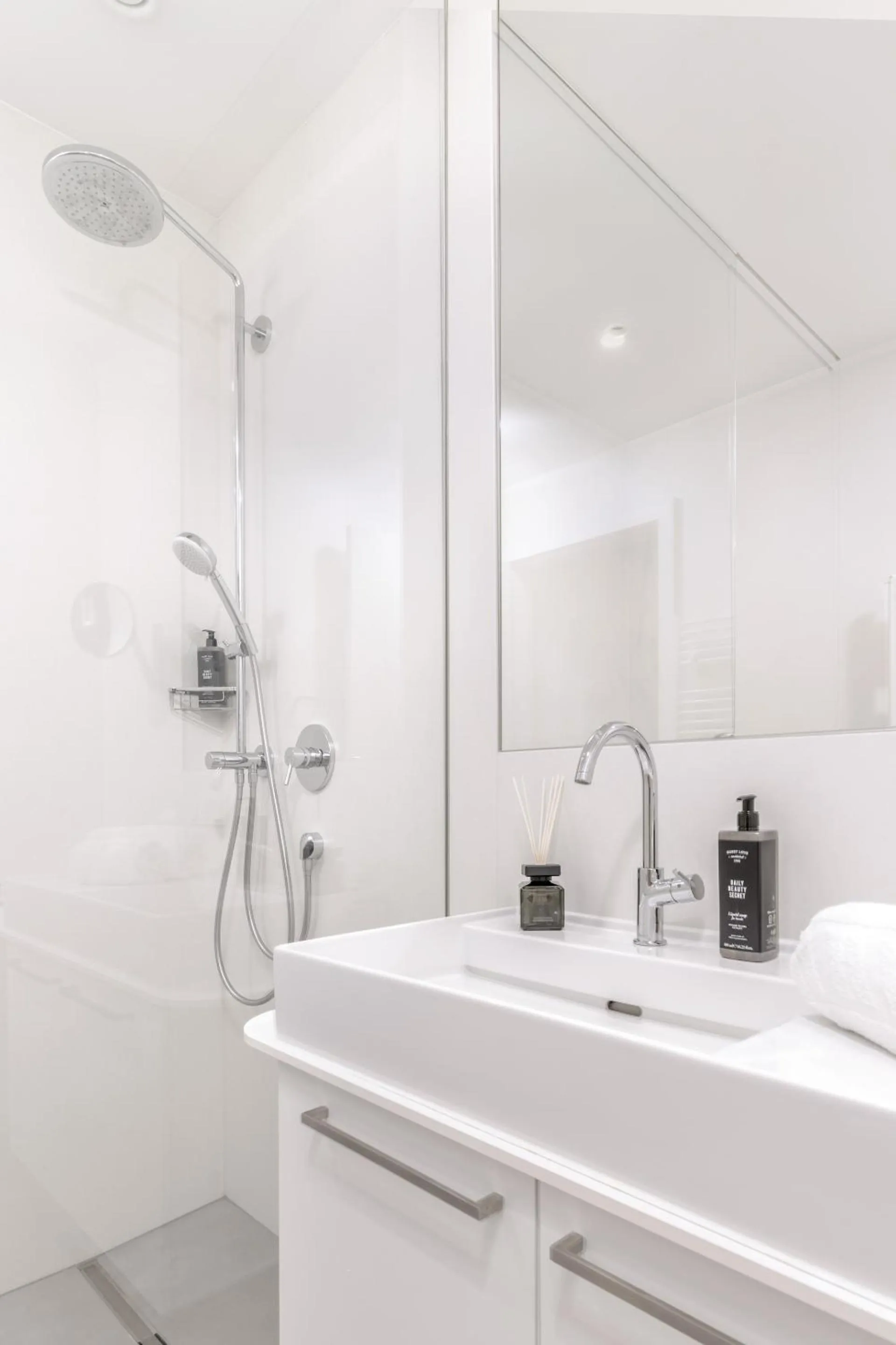 Shower in ARGOS Graz Serviced Apartments, kontaktlos mit Self Check-in