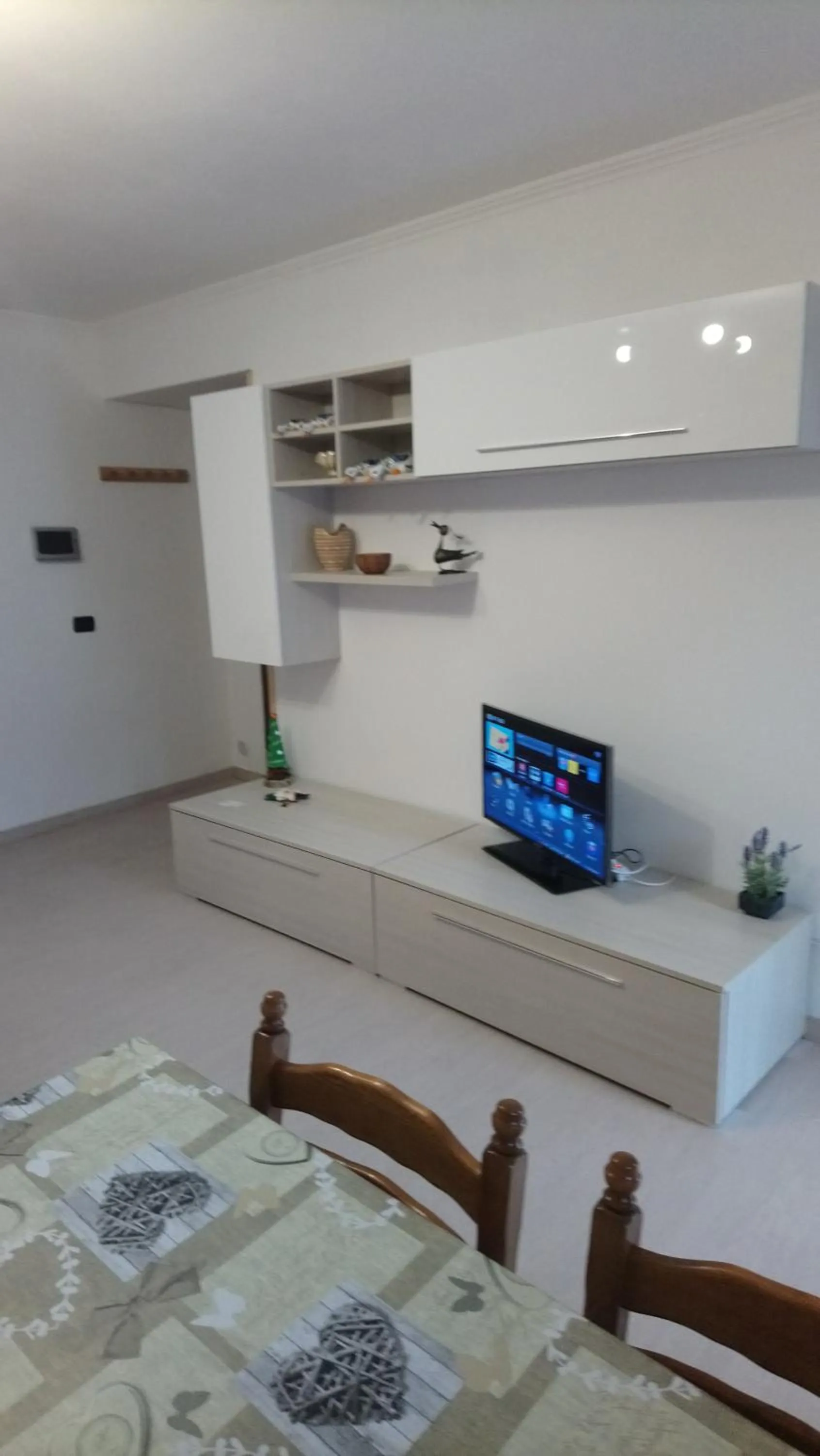 Communal lounge/ TV room in Al Carotin