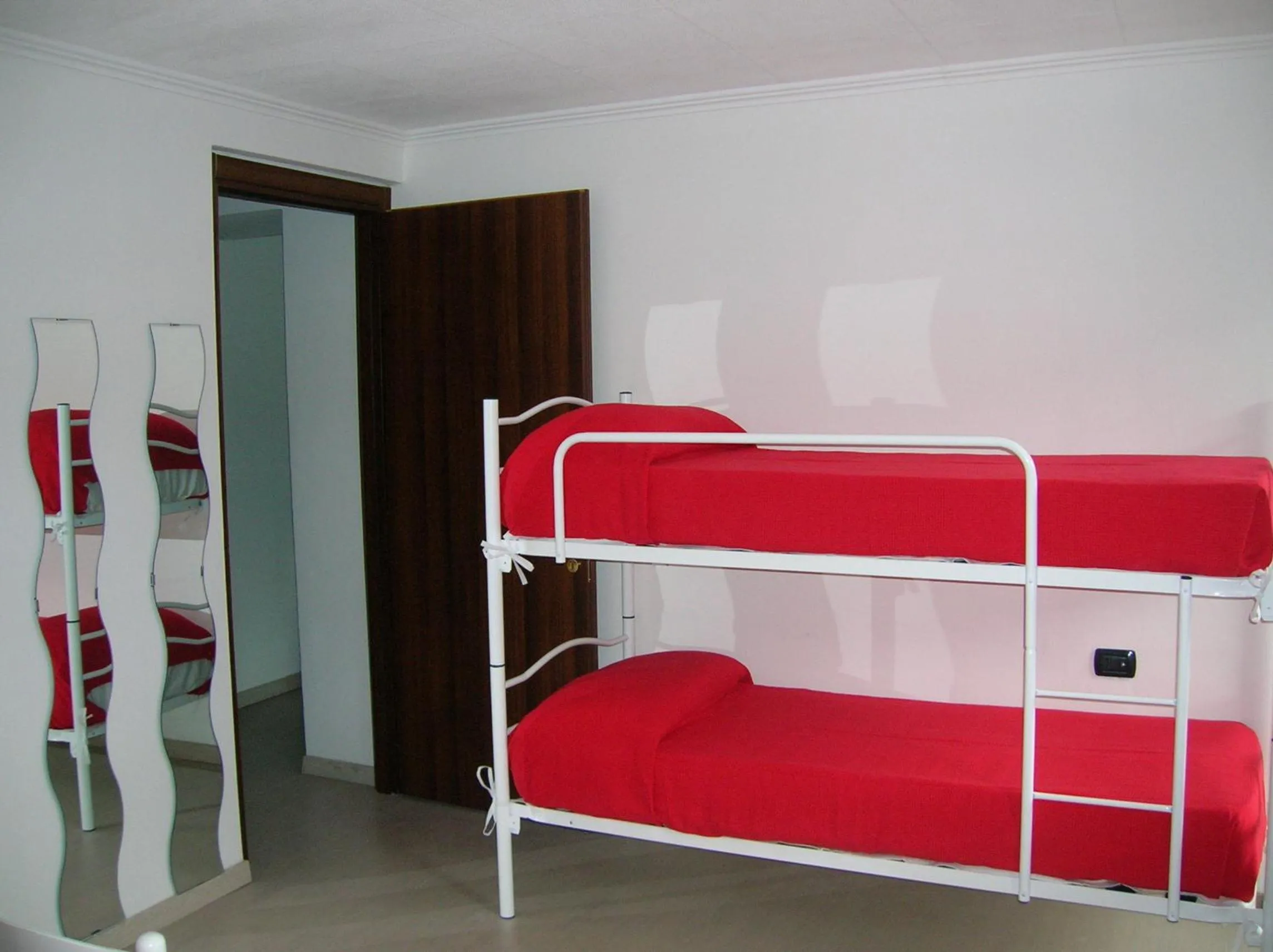 bunk bed, Bed in Al Carotin