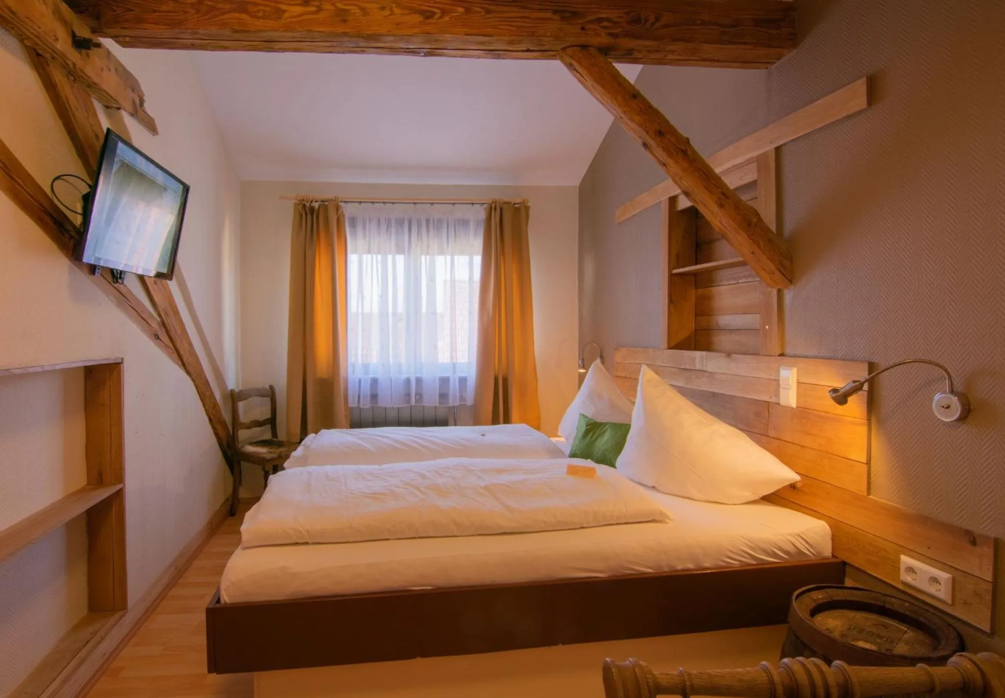 Bed in Gasthaus & Hotel Drei Lilien